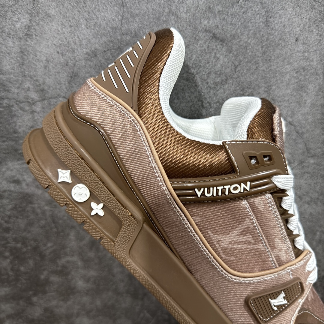图片[7]-【顶级性价比版本】LV Trainer 棕印花 双层飞机礼盒 中高端品质 价格超值不杀猪 非市面假特价版本 广东产 顶级品质 真材实料 不偷材料 市售数一数二的好货 放眼市场同价格绝对找不到比他更好的货⚠️ 工厂长期补货 价格优势供应 所有配色均原版购入开发打造 正确原版 超高还原度 空胶工艺 各细节到位 鞋面为细柔小牛皮 厚实织物鞋带正确扣子配件 正确牛仔布料无色差 图案对版对位 白色软质荔枝皮 老花压印到位 细节 版型全都没毛病 正确鞋垫 中高端零售 杀猪这个版本没毛病 品质见实拍 无需过多文案赘述！ 尺码： 39-45-选品中心