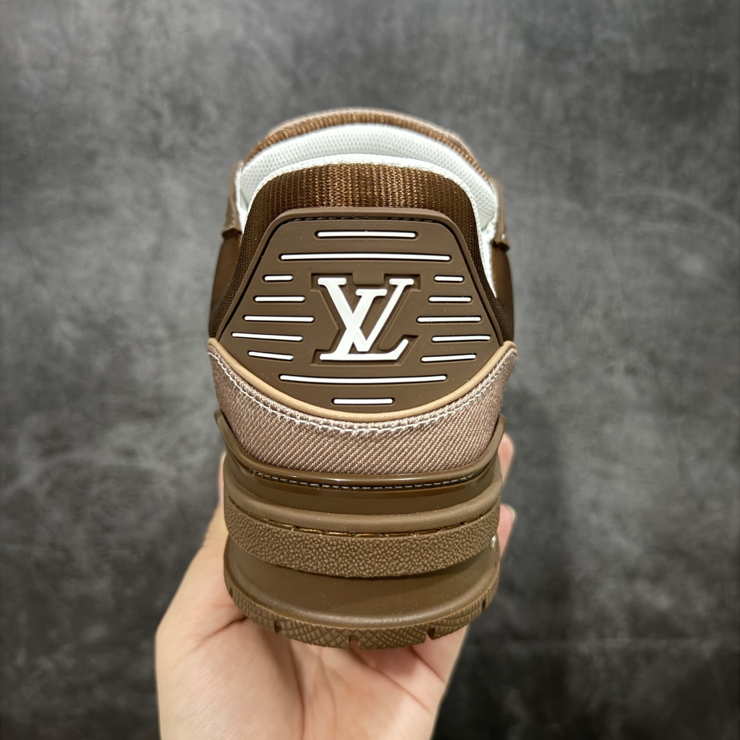 图片[4]-【顶级性价比版本】LV Trainer 棕印花 双层飞机礼盒 中高端品质 价格超值不杀猪 非市面假特价版本 广东产 顶级品质 真材实料 不偷材料 市售数一数二的好货 放眼市场同价格绝对找不到比他更好的货⚠️ 工厂长期补货 价格优势供应 所有配色均原版购入开发打造 正确原版 超高还原度 空胶工艺 各细节到位 鞋面为细柔小牛皮 厚实织物鞋带正确扣子配件 正确牛仔布料无色差 图案对版对位 白色软质荔枝皮 老花压印到位 细节 版型全都没毛病 正确鞋垫 中高端零售 杀猪这个版本没毛病 品质见实拍 无需过多文案赘述！ 尺码： 39-45-选品中心