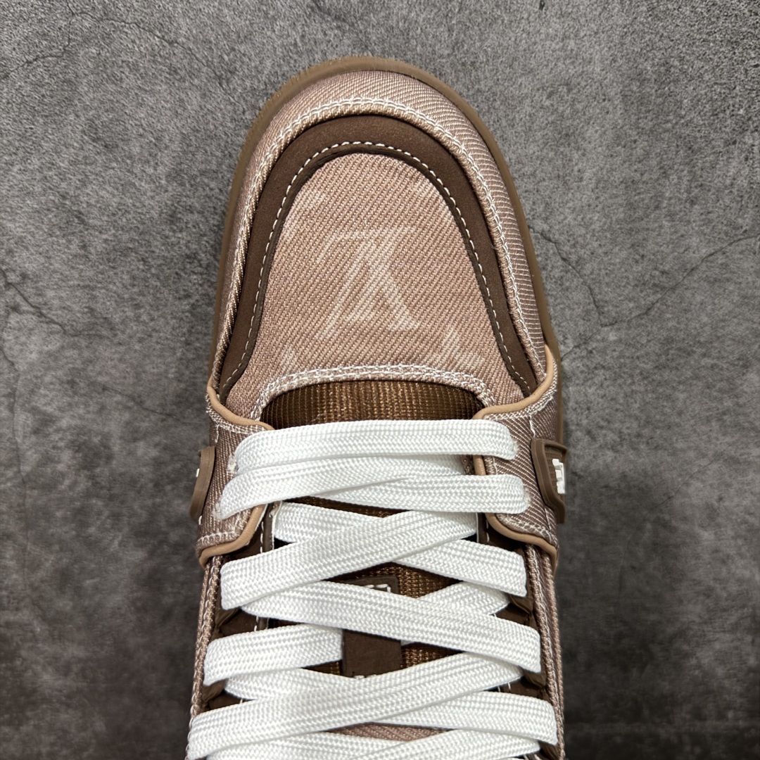 图片[5]-【顶级性价比版本】LV Trainer 棕印花 双层飞机礼盒 中高端品质 价格超值不杀猪 非市面假特价版本 广东产 顶级品质 真材实料 不偷材料 市售数一数二的好货 放眼市场同价格绝对找不到比他更好的货⚠️ 工厂长期补货 价格优势供应 所有配色均原版购入开发打造 正确原版 超高还原度 空胶工艺 各细节到位 鞋面为细柔小牛皮 厚实织物鞋带正确扣子配件 正确牛仔布料无色差 图案对版对位 白色软质荔枝皮 老花压印到位 细节 版型全都没毛病 正确鞋垫 中高端零售 杀猪这个版本没毛病 品质见实拍 无需过多文案赘述！ 尺码： 39-45-选品中心