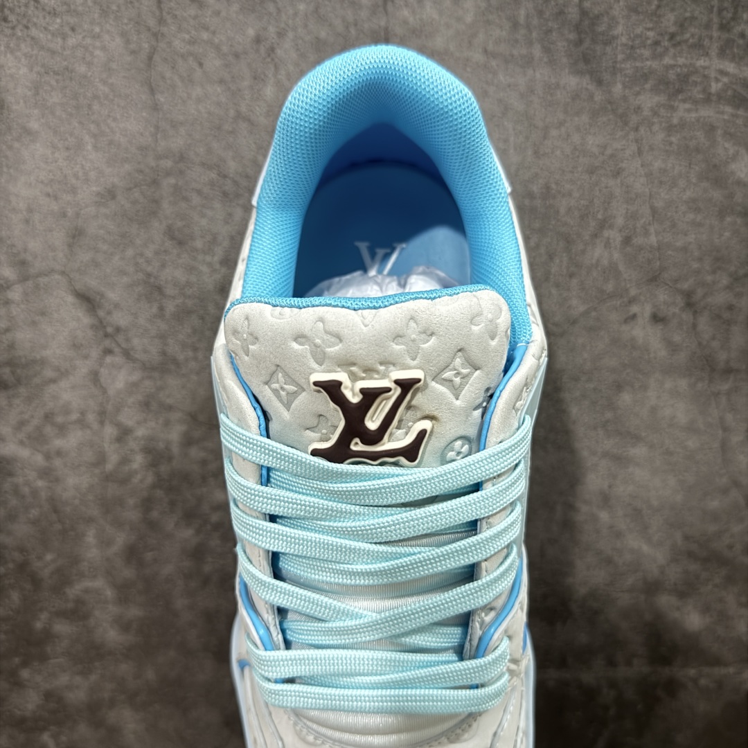 图片[8]-【顶级性价比版本】LV Trainer 蓝磨砂印花 双层飞机礼盒 中高端品质 价格超值不杀猪 非市面假特价版本 广东产 顶级品质 真材实料 不偷材料 市售数一数二的好货 放眼市场同价格绝对找不到比他更好的货⚠️ 工厂长期补货 价格优势供应 所有配色均原版购入开发打造 正确原版 超高还原度 空胶工艺 各细节到位 鞋面为细柔小牛皮 厚实织物鞋带正确扣子配件 正确牛仔布料无色差 图案对版对位 白色软质荔枝皮 老花压印到位 细节 版型全都没毛病 正确鞋垫 中高端零售 杀猪这个版本没毛病 品质见实拍 无需过多文案赘述！ 尺码： 35-45-选品中心