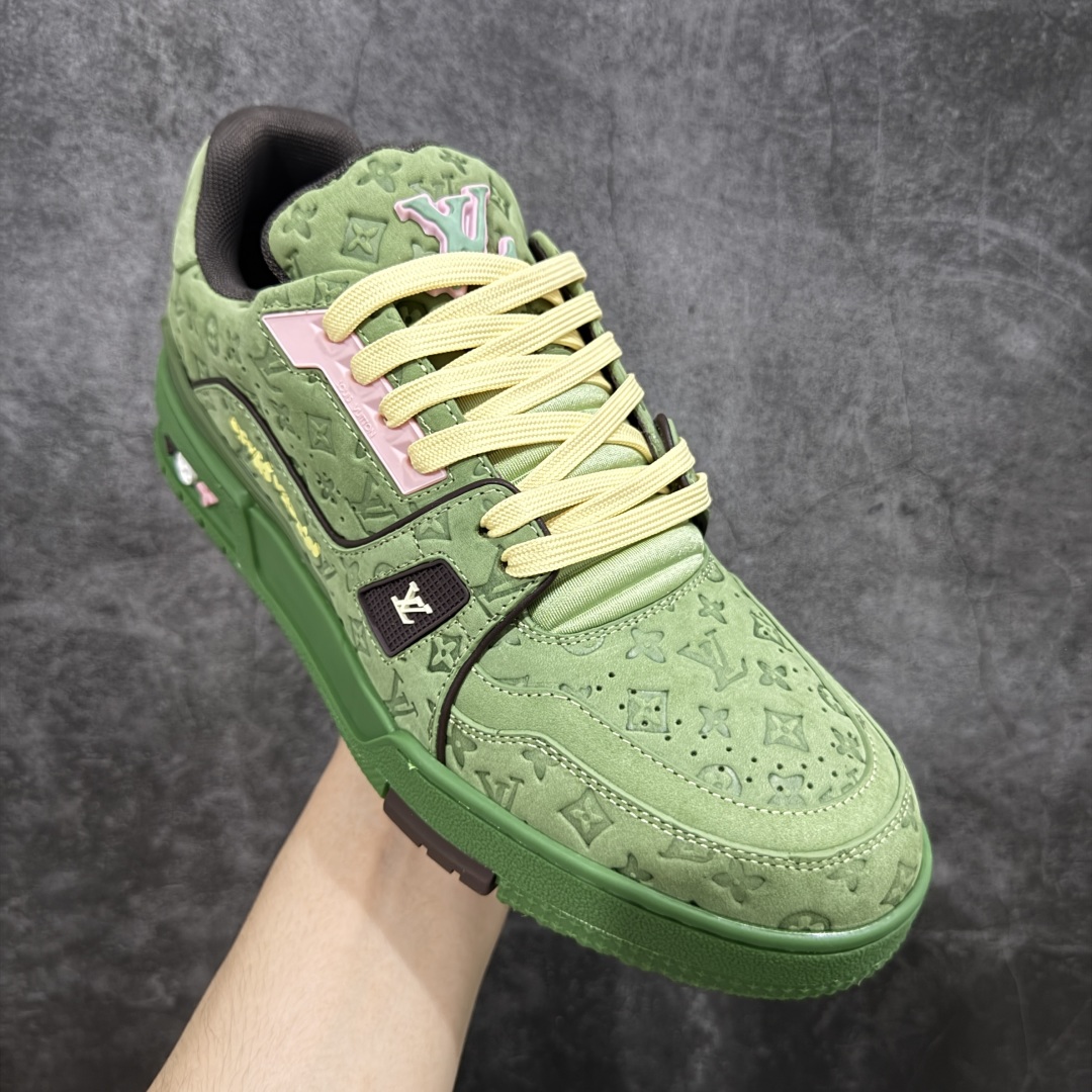 图片[3]-【顶级性价比版本】LV Trainer 牛油果绿 双层飞机礼盒 中高端品质 价格超值不杀猪 非市面假特价版本 广东产 顶级品质 真材实料 不偷材料 市售数一数二的好货 放眼市场同价格绝对找不到比他更好的货⚠️ 工厂长期补货 价格优势供应 所有配色均原版购入开发打造 正确原版 超高还原度 空胶工艺 各细节到位 鞋面为细柔小牛皮 厚实织物鞋带正确扣子配件 正确牛仔布料无色差 图案对版对位 白色软质荔枝皮 老花压印到位 细节 版型全都没毛病 正确鞋垫 中高端零售 杀猪这个版本没毛病 品质见实拍 无需过多文案赘述！ 尺码： 35-45-选品中心