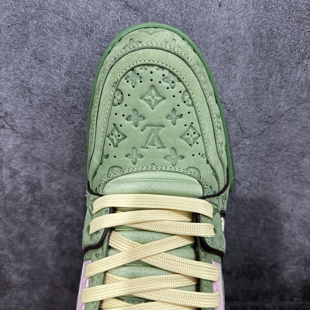 图片[5]-【顶级性价比版本】LV Trainer 牛油果绿 双层飞机礼盒 中高端品质 价格超值不杀猪 非市面假特价版本 广东产 顶级品质 真材实料 不偷材料 市售数一数二的好货 放眼市场同价格绝对找不到比他更好的货⚠️ 工厂长期补货 价格优势供应 所有配色均原版购入开发打造 正确原版 超高还原度 空胶工艺 各细节到位 鞋面为细柔小牛皮 厚实织物鞋带正确扣子配件 正确牛仔布料无色差 图案对版对位 白色软质荔枝皮 老花压印到位 细节 版型全都没毛病 正确鞋垫 中高端零售 杀猪这个版本没毛病 品质见实拍 无需过多文案赘述！ 尺码： 35-45-选品中心