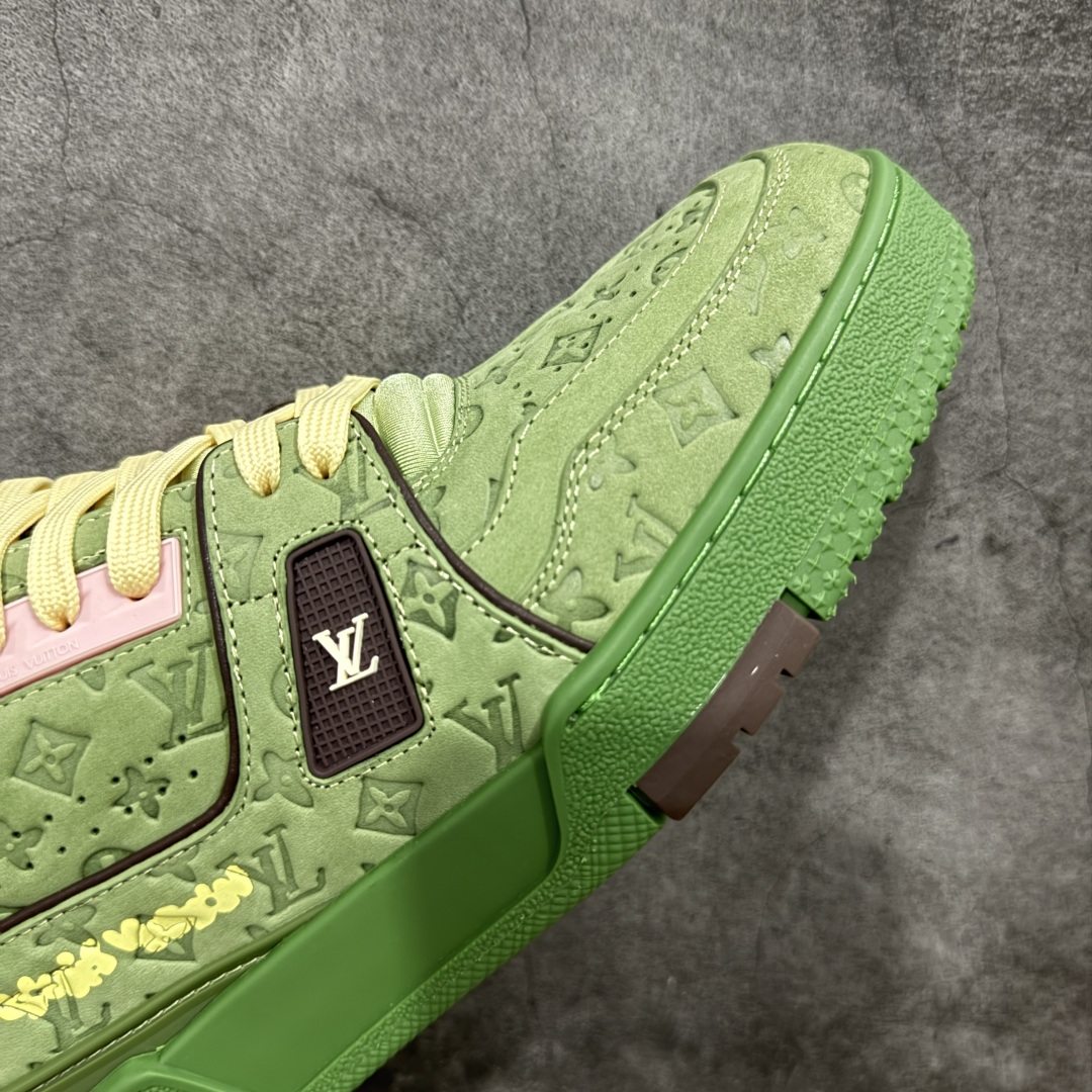 图片[6]-【顶级性价比版本】LV Trainer 牛油果绿 双层飞机礼盒 中高端品质 价格超值不杀猪 非市面假特价版本 广东产 顶级品质 真材实料 不偷材料 市售数一数二的好货 放眼市场同价格绝对找不到比他更好的货⚠️ 工厂长期补货 价格优势供应 所有配色均原版购入开发打造 正确原版 超高还原度 空胶工艺 各细节到位 鞋面为细柔小牛皮 厚实织物鞋带正确扣子配件 正确牛仔布料无色差 图案对版对位 白色软质荔枝皮 老花压印到位 细节 版型全都没毛病 正确鞋垫 中高端零售 杀猪这个版本没毛病 品质见实拍 无需过多文案赘述！ 尺码： 35-45-选品中心