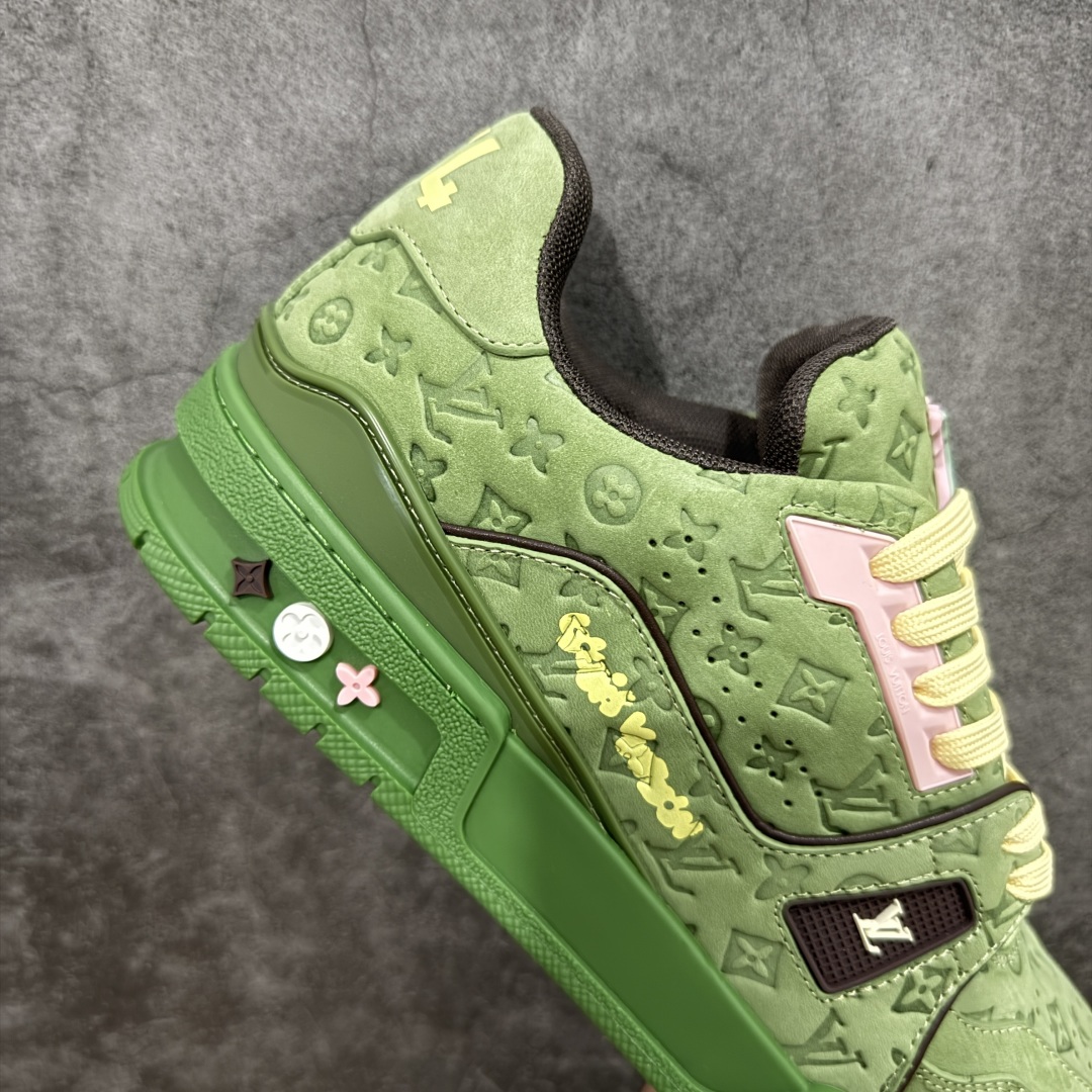 图片[7]-【顶级性价比版本】LV Trainer 牛油果绿 双层飞机礼盒 中高端品质 价格超值不杀猪 非市面假特价版本 广东产 顶级品质 真材实料 不偷材料 市售数一数二的好货 放眼市场同价格绝对找不到比他更好的货⚠️ 工厂长期补货 价格优势供应 所有配色均原版购入开发打造 正确原版 超高还原度 空胶工艺 各细节到位 鞋面为细柔小牛皮 厚实织物鞋带正确扣子配件 正确牛仔布料无色差 图案对版对位 白色软质荔枝皮 老花压印到位 细节 版型全都没毛病 正确鞋垫 中高端零售 杀猪这个版本没毛病 品质见实拍 无需过多文案赘述！ 尺码： 35-45-选品中心