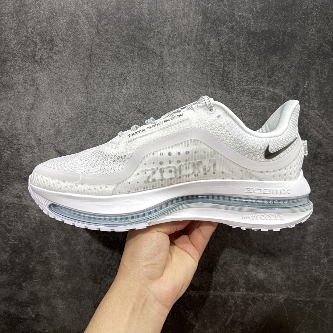 图片[2]-【S版纯原】Nike Pegasus Premium Airscape 舒适百搭减震防滑耐磨透气 低帮跑步鞋     低帮跑步鞋，白银配色，简约又不失活力，上脚超吸睛。  它不仅颜值高，性能更是一绝！  全掌气垫科技，减震防滑超耐磨，每一步都能感受到强劲回弹，给双脚舒适支撑。  透气鞋面，跑步时双脚也能自由呼吸。    #独家原包 原底原料 开模打造  #原厂鞋标 高精密准度  #原楦原纸板开发 匹配原版98%以上  #后跟弧度 正确呈现  #原厂皮料 质感无敌  #皮料切割干净 无任何毛边 清洁度细节完美    货号：HQ2592-102    尺码：35.5 36 36.5 37.5 38 38.5 39 40 40.5 41 42 42.5 43 44 45 46.5-选品中心