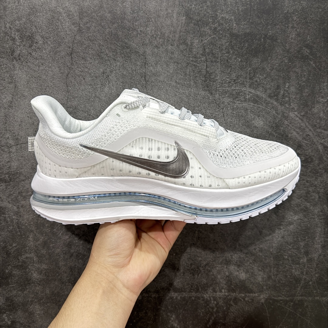 【S版纯原】Nike Pegasus Premium Airscape 舒适百搭减震防滑耐磨透气 低帮跑步鞋     低帮跑步鞋，白银配色，简约又不失活力，上脚超吸睛。  它不仅颜值高，性能更是一绝！  全掌气垫科技，减震防滑超耐磨，每一步都能感受到强劲回弹，给双脚舒适支撑。  透气鞋面，跑步时双脚也能自由呼吸。    #独家原包 原底原料 开模打造  #原厂鞋标 高精密准度  #原楦原纸板开发 匹配原版98%以上  #后跟弧度 正确呈现  #原厂皮料 质感无敌  #皮料切割干净 无任何毛边 清洁度细节完美    货号：HQ2592-102    尺码：35.5 36 36.5 37.5 38 38.5 39 40 40.5 41 42 42.5 43 44 45 46.5-选品中心