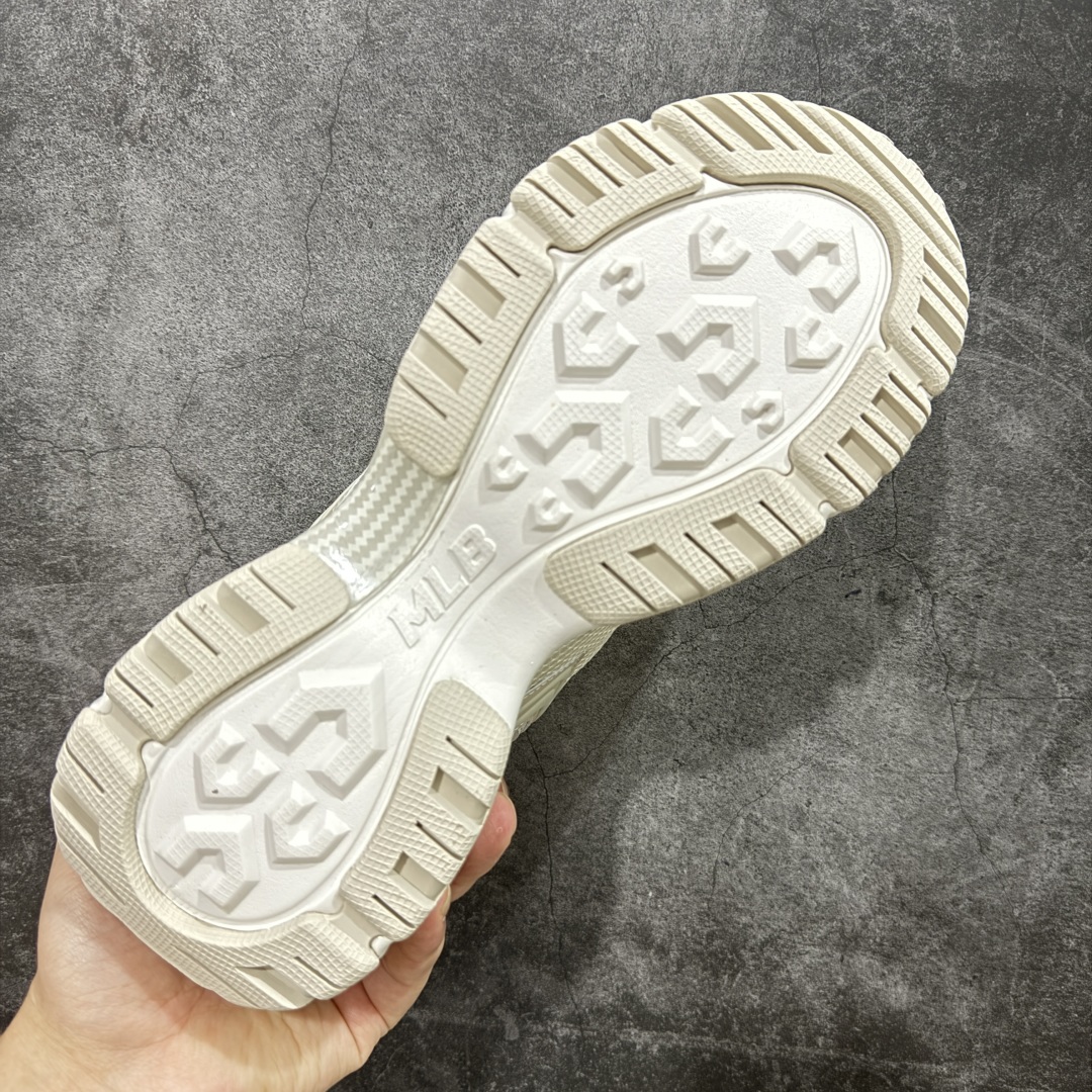 图片[9]-【纯原订单】MLB Winner Chunky 25新款 NY百搭舒适休闲潮流运动厚底增高 防滑耐磨 低帮 老爹鞋 男女同款 银色 潮流厚底时尚街头赛博老爹鞋 MLB官方同步出货 虞书欣等众多潮流明星同款 高弹双层MD大底 原楦原档案数据开发版型（完美鞋头弧度/后套收口效果🆚市面文案版本‼️） 原厂立体填充鞋舌海绵 中底注胶孔原数据开发模具大底原厂转印标市面上唯一纯原版本 原材料打造 内增高6cm 原厂1：1模具开发 原厂进口纳米材质 原盒雷射防伪标包装 天猫订单品质 官网尺码：35 36 36.5 37.5 38 38.5 39 40 40.5 41 42 42.5 43 44 45-选品中心