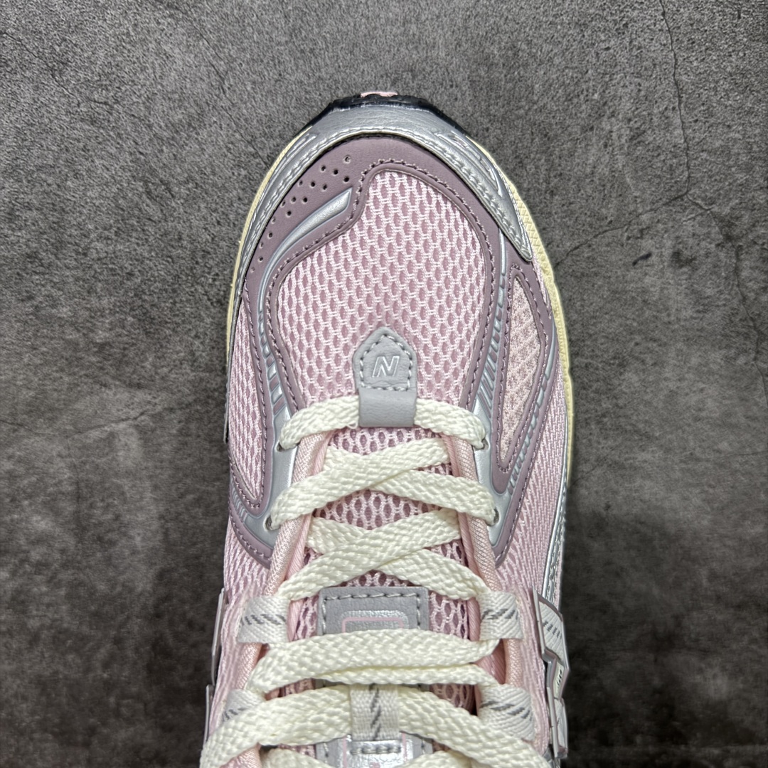 图片[5]-【纯原版】NB新百伦New Balance M1906R U1906RNF 系列复古老爹风休闲运动慢跑鞋 采用轻质牛剖革拼接透气网眼衬垫织物鞋面材质#T-Beam大底提供足步弓支撑，保持步态稳定#后跟搭载外露缓震胶 鞋身整体以各种深浅不一的灰色覆盖，鞋头以淡蓝色调装饰，网眼衬垫通过不规律的色块实现做旧的美感，泛黄的鞋底更是进一步增添了复古气息。 尺码：36 37 37.5 38 38.5 39.5 40 40.5 41.5 42 42.5 43 44 45 46.5-选品中心