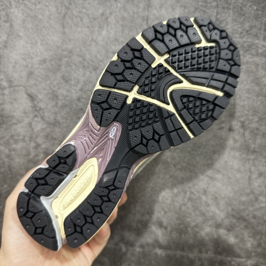 图片[9]-【纯原版】NB新百伦New Balance M1906R U1906RNF 系列复古老爹风休闲运动慢跑鞋 采用轻质牛剖革拼接透气网眼衬垫织物鞋面材质#T-Beam大底提供足步弓支撑，保持步态稳定#后跟搭载外露缓震胶 鞋身整体以各种深浅不一的灰色覆盖，鞋头以淡蓝色调装饰，网眼衬垫通过不规律的色块实现做旧的美感，泛黄的鞋底更是进一步增添了复古气息。 尺码：36 37 37.5 38 38.5 39.5 40 40.5 41.5 42 42.5 43 44 45 46.5-选品中心