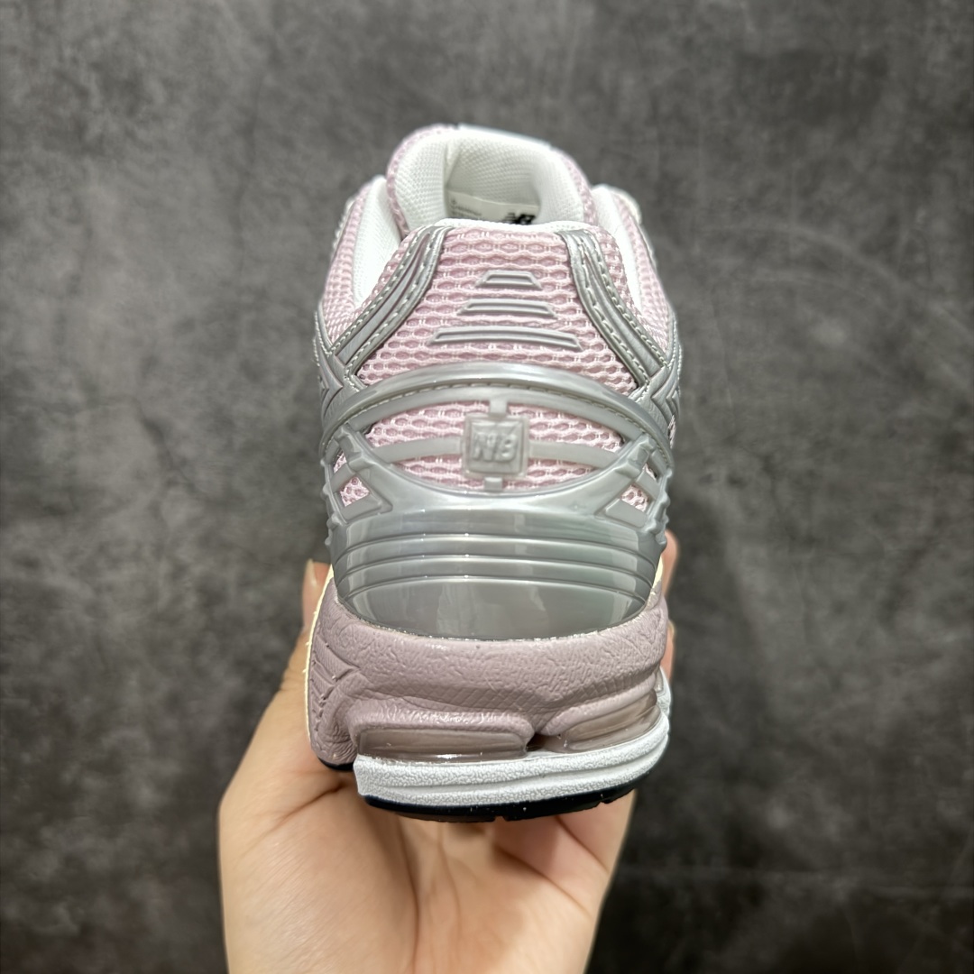 图片[4]-【纯原版】NB新百伦New Balance M1906R U1906RNF 系列复古老爹风休闲运动慢跑鞋 采用轻质牛剖革拼接透气网眼衬垫织物鞋面材质#T-Beam大底提供足步弓支撑，保持步态稳定#后跟搭载外露缓震胶 鞋身整体以各种深浅不一的灰色覆盖，鞋头以淡蓝色调装饰，网眼衬垫通过不规律的色块实现做旧的美感，泛黄的鞋底更是进一步增添了复古气息。 尺码：36 37 37.5 38 38.5 39.5 40 40.5 41.5 42 42.5 43 44 45 46.5-选品中心