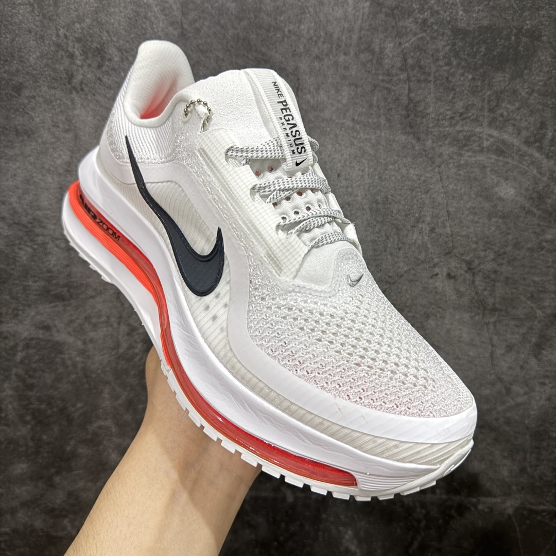 图片[3]-【H11纯原】Nike Pegasus Premium Airscape 舒适百搭减震防滑耐磨透气 低帮跑步鞋     低帮跑步鞋，白橙配色，简约又不失活力，上脚超吸睛。  它不仅颜值高，性能更是一绝！  全掌气垫科技，减震防滑超耐磨，每一步都能感受到强劲回弹，给双脚舒适支撑。  透气鞋面，跑步时双脚也能自由呼吸。    #独家原包 原底原料 开模打造  #原厂鞋标 高精密准度  #原楦原纸板开发 匹配原版98%以上  #后跟弧度 正确呈现  #原厂皮料 质感无敌  #皮料切割干净 无任何毛边 清洁度细节完美    货号：HQ2592-101    尺码：36 36.5 37.5 38 38.5 39 40 40.5 41 42 42.5 43 44 45 46-选品中心