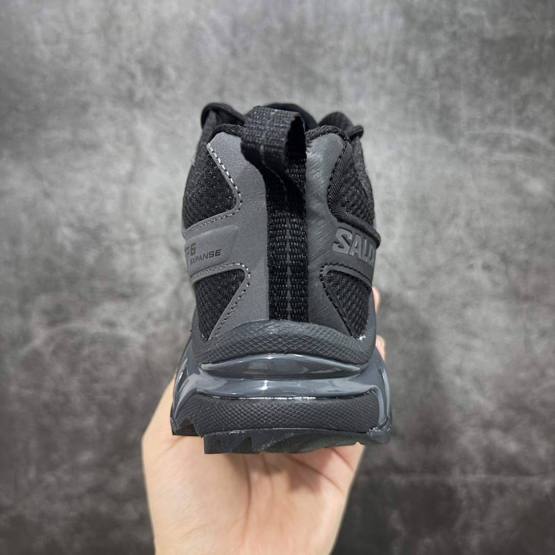 图片[4]-【PZ纯原】SALOMON XT-6 Expanse 萨洛蒙潮流越野机能户外功能鞋 黑色 417413 全新版本出货 好货不怕晚 品质 细节 材料都是肉眼可以见！ 售前售后也是其它工厂无法匹敌！ 纯原外贸平台特供订单 耗时半年巨作 全套原纸板楦头开发 原厂特供网布配套加持 确保原汁原味 完美呈现版型 原档数据独家私模五层组合大底 原装Ortholite轻量化鞋垫 中底布带钢印编号 原厂TPU锁扣 进口港宝加持 后跟自然饱满 还原公司包裹性 鞋面以“锯齿”状的包裹系统呈现 在基色底之下加入了各种色点缀 将公司的最新技术和时尚前卫的造型融入耐用的长跑款式中 鞋面由 TPU 薄膜制成 并焊接在高耐磨网眼上 使其既时尚又坚固 由 ACS底盘支撑 可增强稳定性和支撑力 以及由橡胶凸耳 Contragrip外底覆盖的 EVA 缓冲中底 旨在应对崎岖的地形 鞋舌上的彩色Salomon 标签、Quicklace 系统以及鞋头、鞋舌和鞋跟上的附加品牌使细节更加完美 让穿着者可以轻松驾驭户外与通勤下的任何运动生活场景 无缝鞋身户外随意纵横 颜值与脚感兼备 出街通勤 绝对非常吸睛 你值得拥有 尺码：36 36.5 37.5 38 38.5 39 40 40.5 41 42 42.5 43 44 44.5 45-选品中心