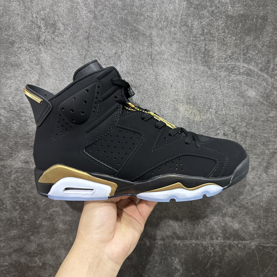 【原厂版本】 Air Jordan AJ6 Retro 黑金 CT4954-007 原楦原纸板 正品既视感十足‼️ 采购原厂皮料 到手可放心比对原鞋 上脚百分百充当正品驾驭 真正原装公司级完美鞋型 一切细节实拍所见所得!纸板中底、钢印 完美版型 一应俱全外贸专供 发国外寄售可稳妥充正操作 尺码:40 40.5 41 42 42.5 43 44 44.5 45 46 47.5-选品中心