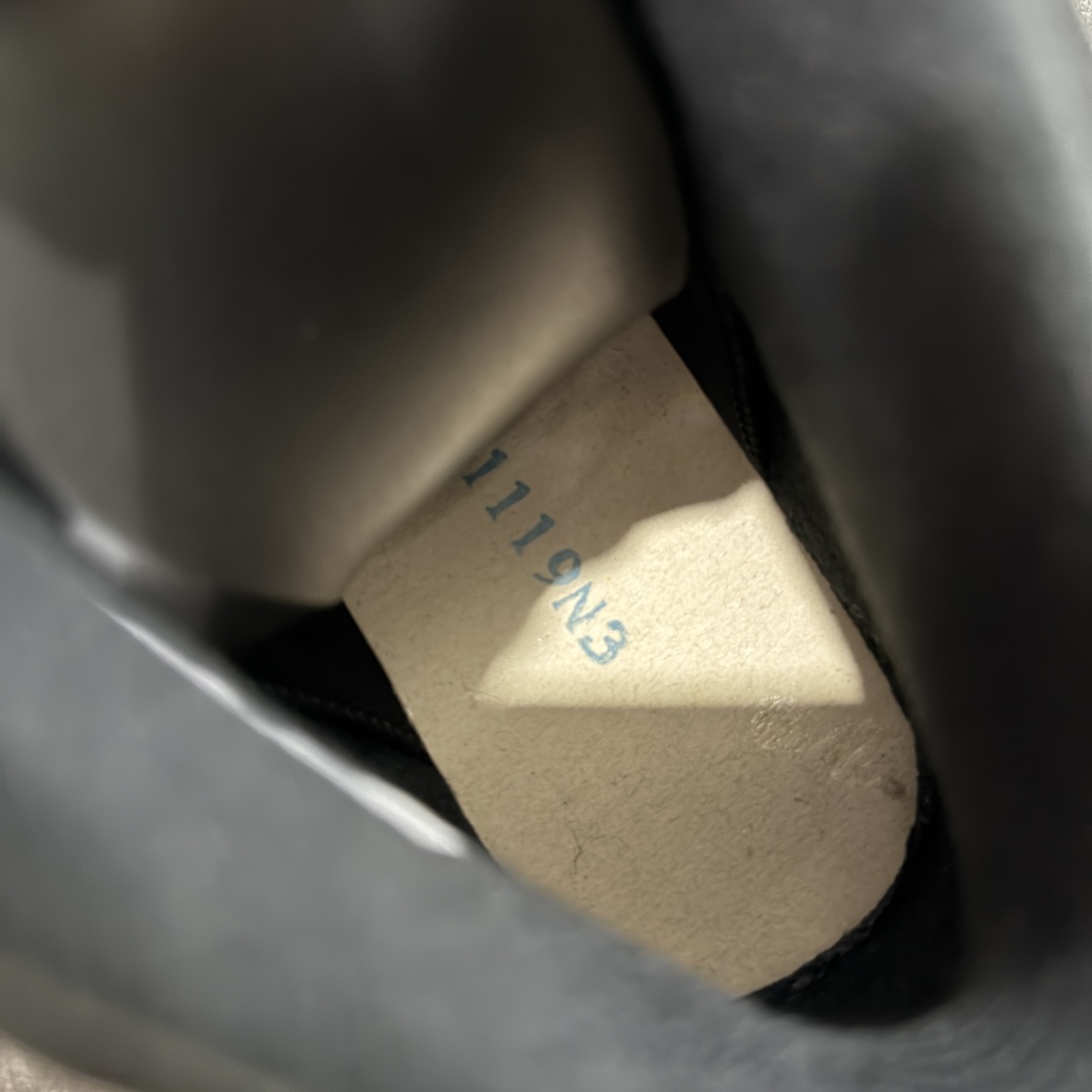 图片[2]-【原厂版本】 Air Jordan AJ6 Retro 黑金 CT4954-007 原楦原纸板 正品既视感十足‼️ 采购原厂皮料 到手可放心比对原鞋 上脚百分百充当正品驾驭 真正原装公司级完美鞋型 一切细节实拍所见所得！纸板中底、钢印 完美版型 一应俱全外贸专供 发国外寄售可稳妥充正操作 尺码：40 40.5 41 42 42.5 43 44 44.5 45 46 47.5-选品中心