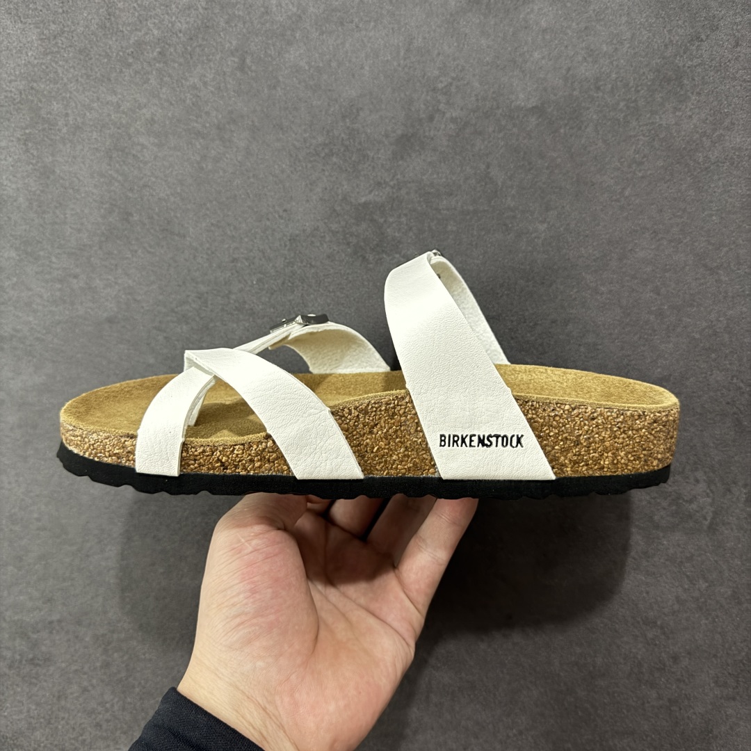 图片[2]-【广东纯原版本】Birkenstock Ramses 系列 勃肯夹趾皮革绒面双扣时尚人字拖拖鞋 牛皮绒面革质地柔软 搭配可调节鞋扣提升穿着舒适度 人体工学设计分散脚部压力 保护脚踝 软木乳胶鞋床具有一定的收缩性 长时间穿着后能贴合脚型 EVA鞋底回弹性和抗张性力高 具有良好的防震、缓冲性 四季皆宜 柔软的鞋床采用额外的泡沫缓冲层 提供额外的舒适感和全天支撑 全网独家首发 源于德国的严谨工艺 牛巴戎面 中层松木 EVA 三层组合大底 优质牛皮面料五金扣 出口订单 尺码：35-44-选品中心