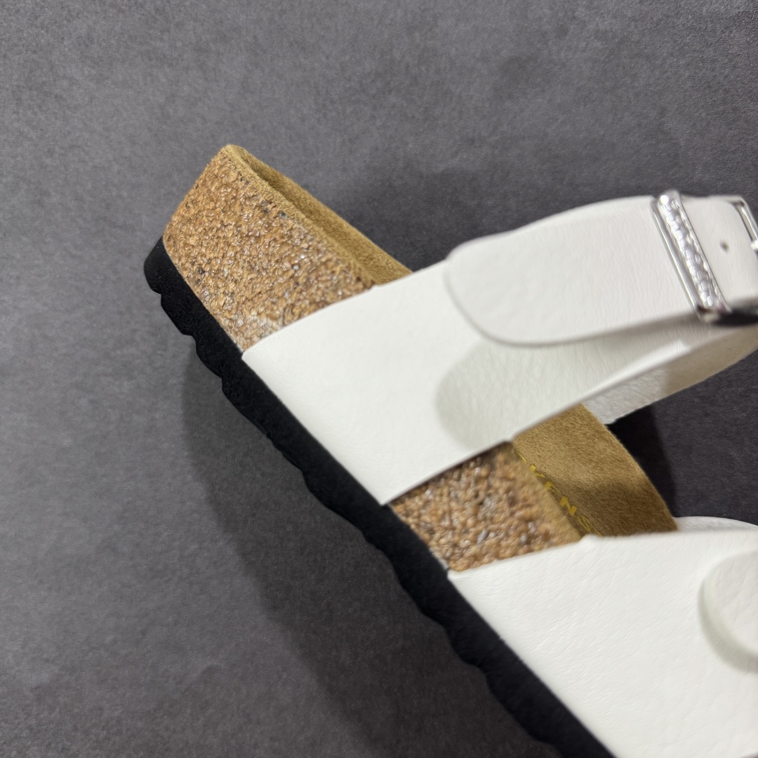 图片[6]-【广东纯原版本】Birkenstock Ramses 系列 勃肯夹趾皮革绒面双扣时尚人字拖拖鞋 牛皮绒面革质地柔软 搭配可调节鞋扣提升穿着舒适度 人体工学设计分散脚部压力 保护脚踝 软木乳胶鞋床具有一定的收缩性 长时间穿着后能贴合脚型 EVA鞋底回弹性和抗张性力高 具有良好的防震、缓冲性 四季皆宜 柔软的鞋床采用额外的泡沫缓冲层 提供额外的舒适感和全天支撑 全网独家首发 源于德国的严谨工艺 牛巴戎面 中层松木 EVA 三层组合大底 优质牛皮面料五金扣 出口订单 尺码：35-44-选品中心