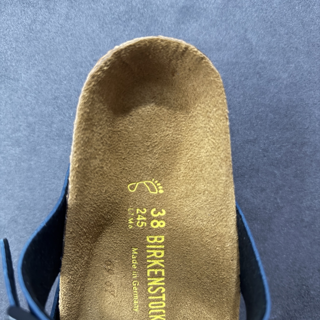 图片[7]-【广东纯原版本】Birkenstock Ramses 系列 勃肯夹趾皮革绒面双扣时尚人字拖拖鞋 牛皮绒面革质地柔软 搭配可调节鞋扣提升穿着舒适度 人体工学设计分散脚部压力 保护脚踝 软木乳胶鞋床具有一定的收缩性 长时间穿着后能贴合脚型 EVA鞋底回弹性和抗张性力高 具有良好的防震、缓冲性 四季皆宜 柔软的鞋床采用额外的泡沫缓冲层 提供额外的舒适感和全天支撑 全网独家首发 源于德国的严谨工艺 牛巴戎面 中层松木 EVA 三层组合大底 优质牛皮面料五金扣 出口订单 尺码：35-44-选品中心