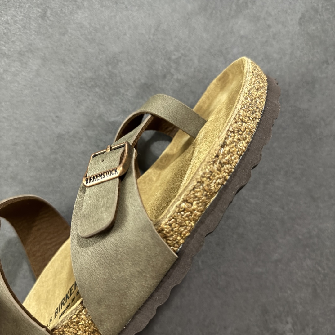 图片[5]-【广东纯原版本】Birkenstock Ramses 系列 勃肯夹趾皮革绒面双扣时尚人字拖拖鞋 牛皮绒面革质地柔软 搭配可调节鞋扣提升穿着舒适度 人体工学设计分散脚部压力 保护脚踝 软木乳胶鞋床具有一定的收缩性 长时间穿着后能贴合脚型 EVA鞋底回弹性和抗张性力高 具有良好的防震、缓冲性 四季皆宜 柔软的鞋床采用额外的泡沫缓冲层 提供额外的舒适感和全天支撑 全网独家首发 源于德国的严谨工艺 牛巴戎面 中层松木 EVA 三层组合大底 优质牛皮面料五金扣 出口订单 尺码：35-44-选品中心