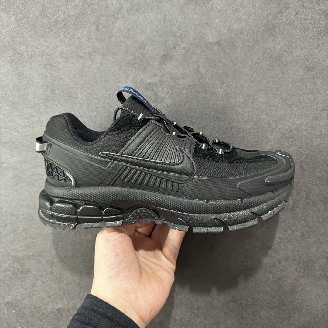  
【防水版】Nike Air Zoom Vomero 5 低帮跑步鞋 纯黑色 货号：FV2295-00