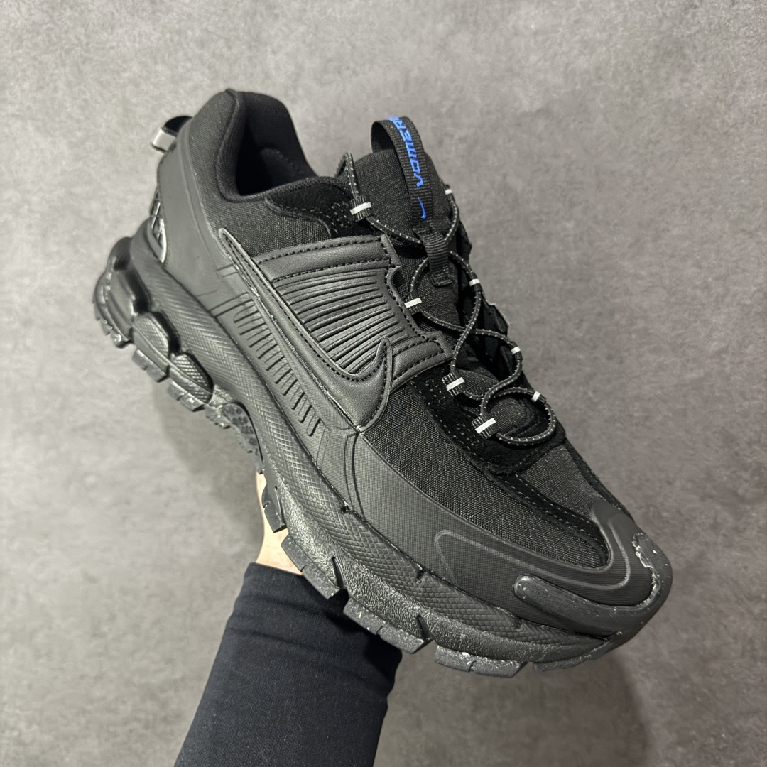  
【防水版】Nike Air Zoom Vomero 5 低帮跑步鞋 纯黑色 货号：FV2295-00