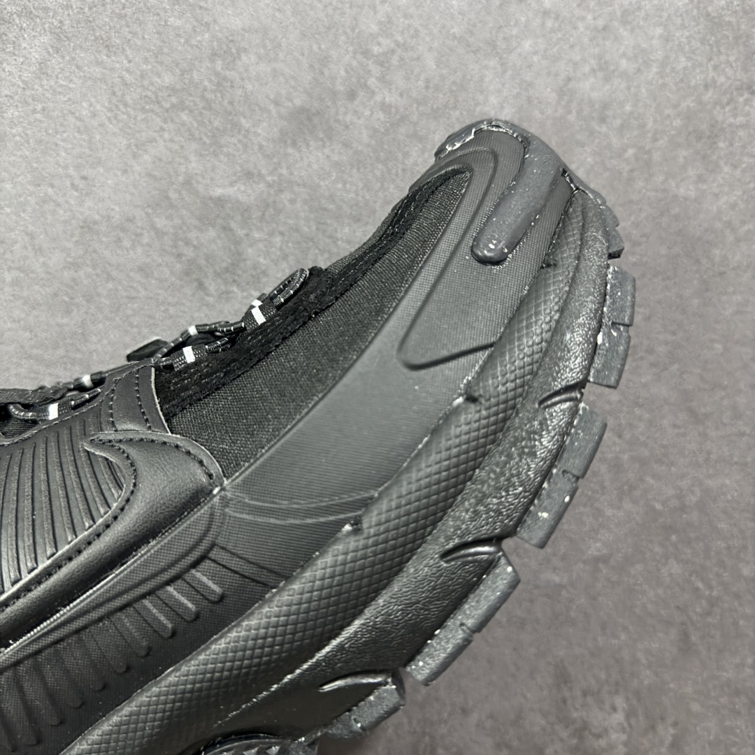  
【防水版】Nike Air Zoom Vomero 5 低帮跑步鞋 纯黑色 货号：FV2295-00