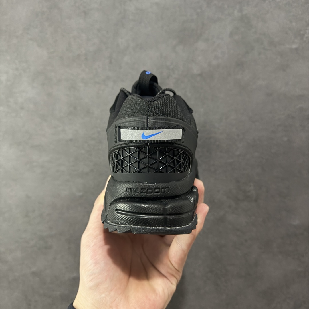  
【防水版】Nike Air Zoom Vomero 5 低帮跑步鞋 纯黑色 货号：FV2295-00