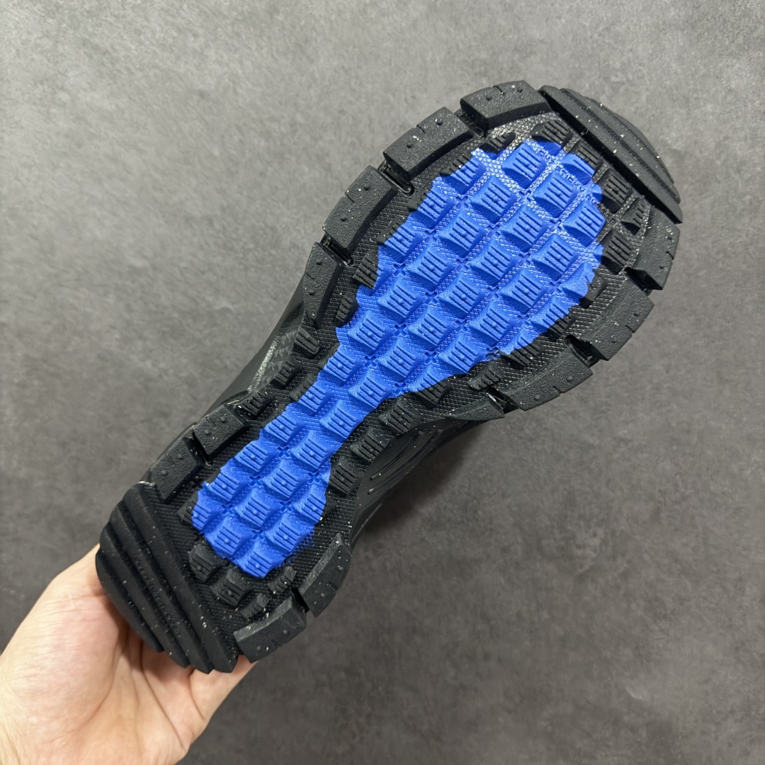  
【防水版】Nike Air Zoom Vomero 5 低帮跑步鞋 纯黑色 货号：FV2295-00