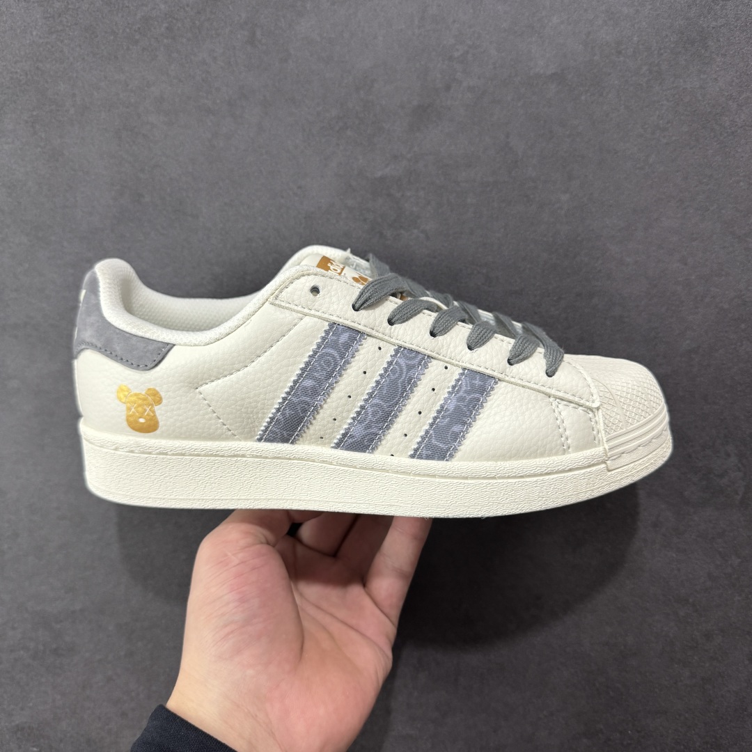  
【定制版】AD Originals Superstar 小熊 白蓝黄
采用全新头层拼接皮革材质
后跟