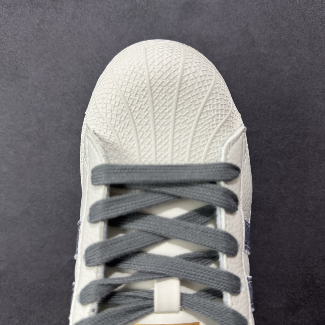  
【定制版】AD Originals Superstar 小熊 白蓝黄
采用全新头层拼接皮革材质
后跟