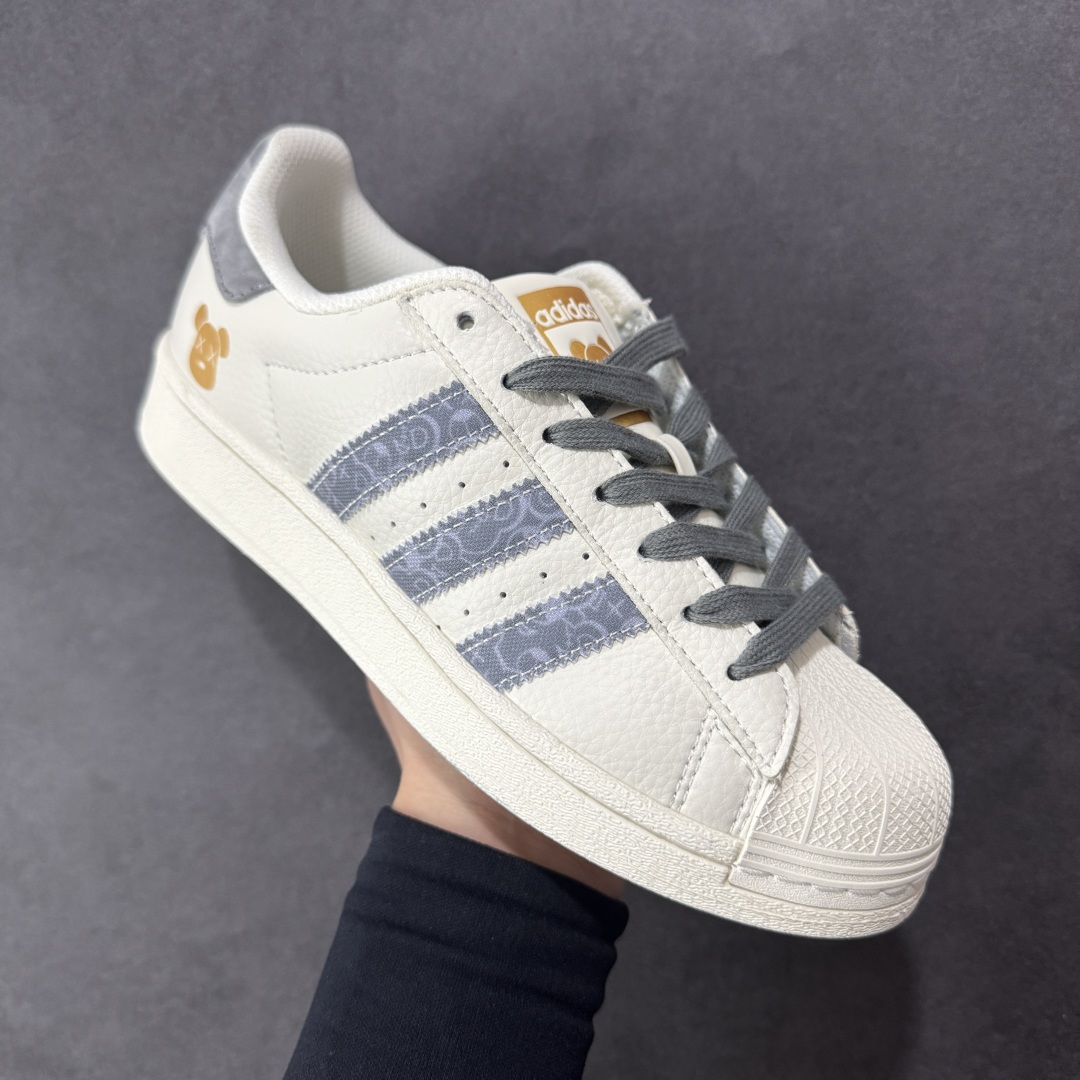  
【定制版】AD Originals Superstar 小熊 白蓝黄
采用全新头层拼接皮革材质
后跟