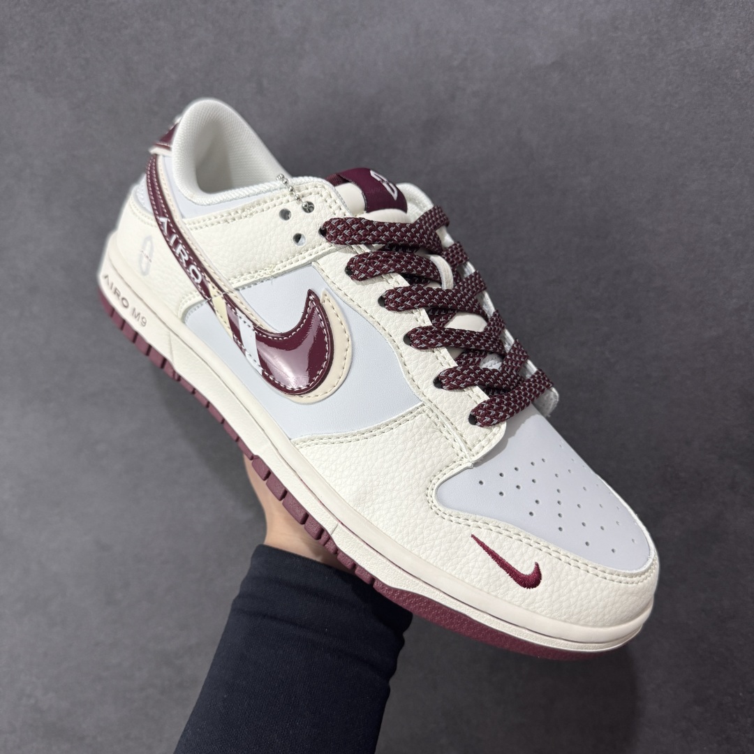 图片[3]-【定制版】Nike SB Dunk Low 问界M9红彩勾 周年高端定制 低帮休闲板鞋 FC1688-236  #定制鞋盒 大厂纯原品质出货 超高清洁度 皮料切割干净无任何毛边 细节完美   尺码：36 36.5 37.5 38 36.5 39 40 40.5 41 42 42.5 43 44 44.5 45-选品中心