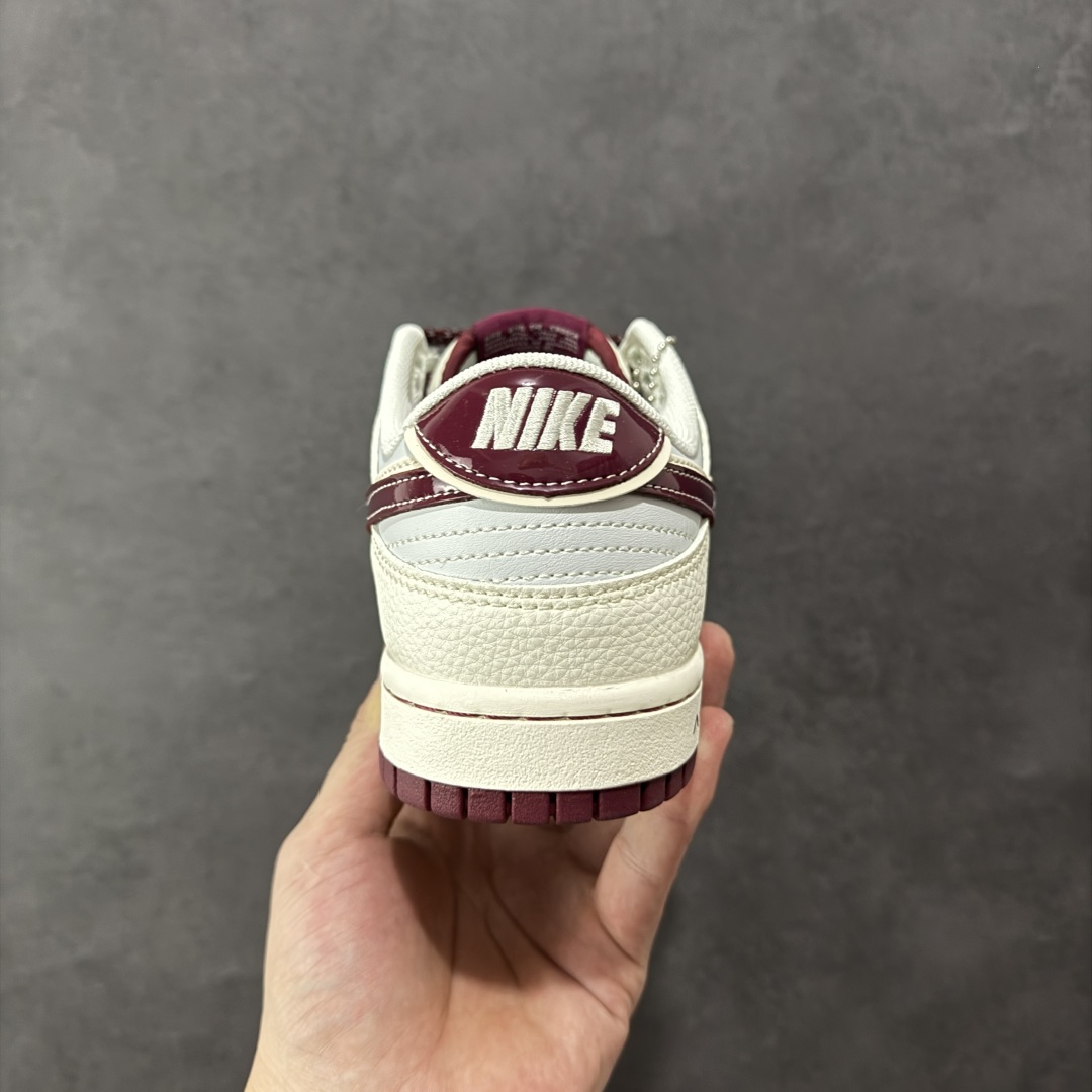 图片[4]-【定制版】Nike SB Dunk Low 问界M9红彩勾 周年高端定制 低帮休闲板鞋 FC1688-236  #定制鞋盒 大厂纯原品质出货 超高清洁度 皮料切割干净无任何毛边 细节完美   尺码：36 36.5 37.5 38 36.5 39 40 40.5 41 42 42.5 43 44 44.5 45-选品中心
