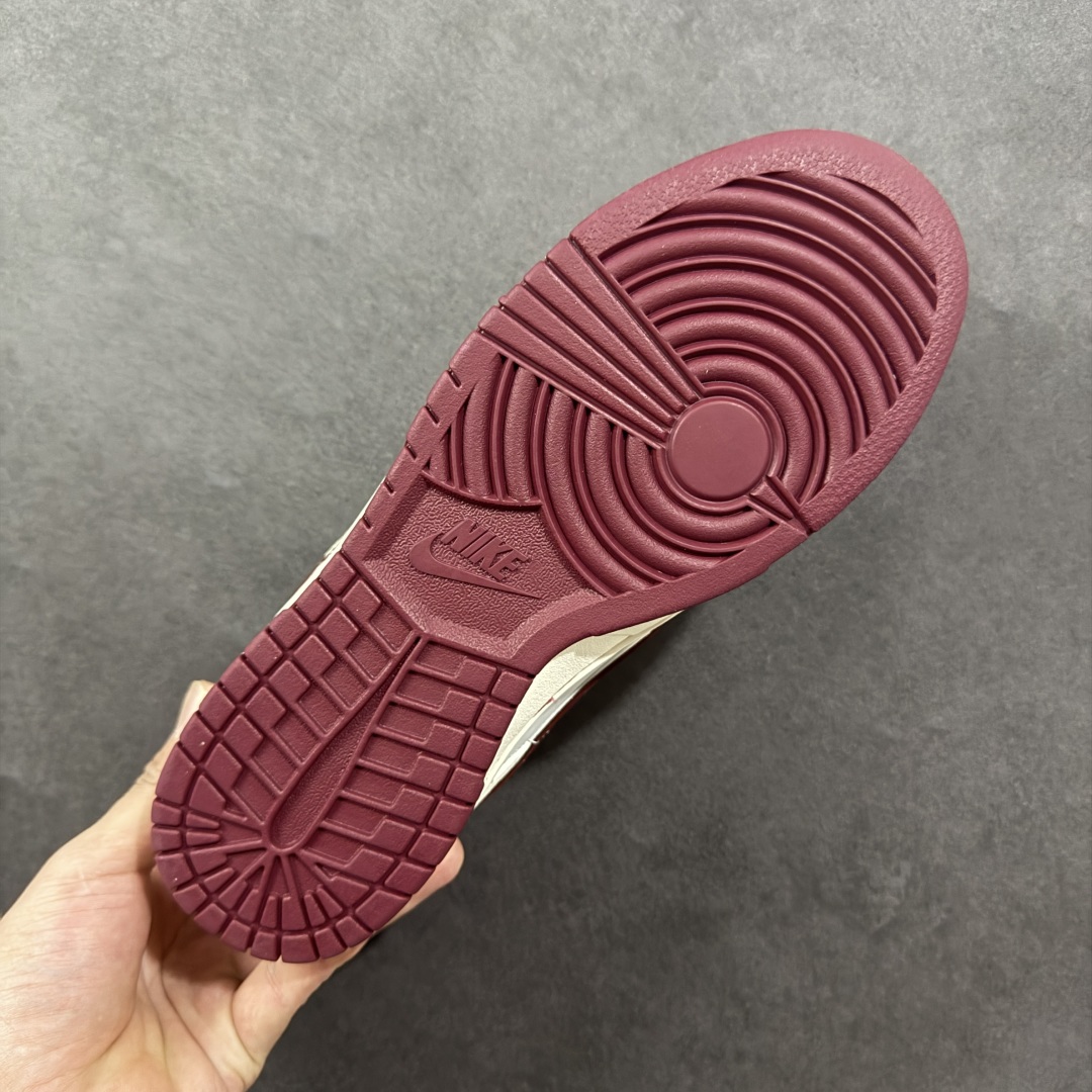 图片[9]-【定制版】Nike SB Dunk Low 问界M9红彩勾 周年高端定制 低帮休闲板鞋 FC1688-236  #定制鞋盒 大厂纯原品质出货 超高清洁度 皮料切割干净无任何毛边 细节完美   尺码：36 36.5 37.5 38 36.5 39 40 40.5 41 42 42.5 43 44 44.5 45-选品中心