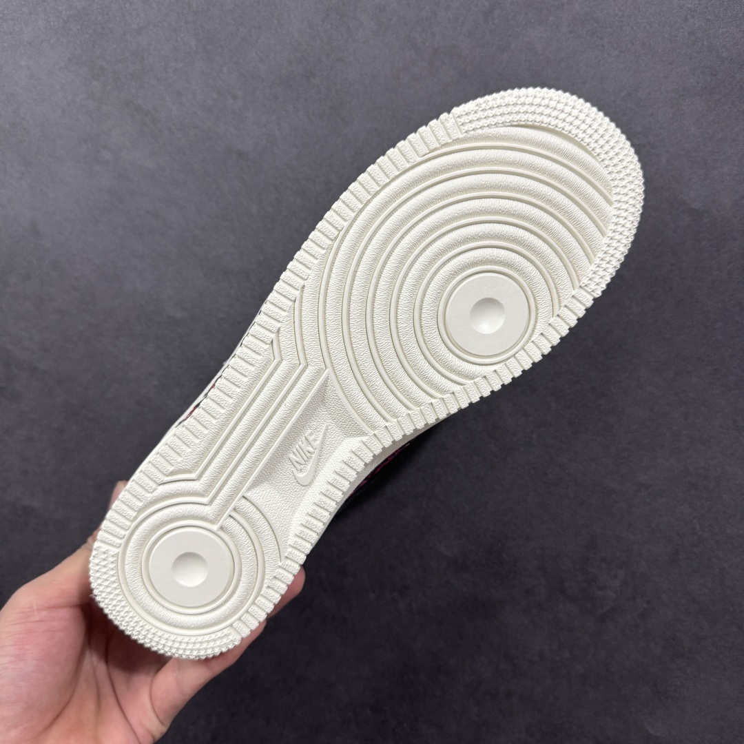 图片[9]-【定制版】Nike Air Force 1\’07 Low \”Happy To End\” 快乐至死 空军一号低帮休闲板鞋 DY2032-320  #跃动在时代浪潮上的精灵，用炽热的灵魂将每一寸时光都点燃成绚烂烟火。这群年轻人挣脱世俗枷锁，以无畏为舟，以热爱为帆，在生活的汪洋中肆意驰骋。他们追逐音乐节上震耳欲聋的鼓点，在霓虹闪烁的舞池里释放自我  尺码：36 36.5 37.5 38 38.5 39 40 40.5 41 42 42.5 43 44 44.5 45-选品中心