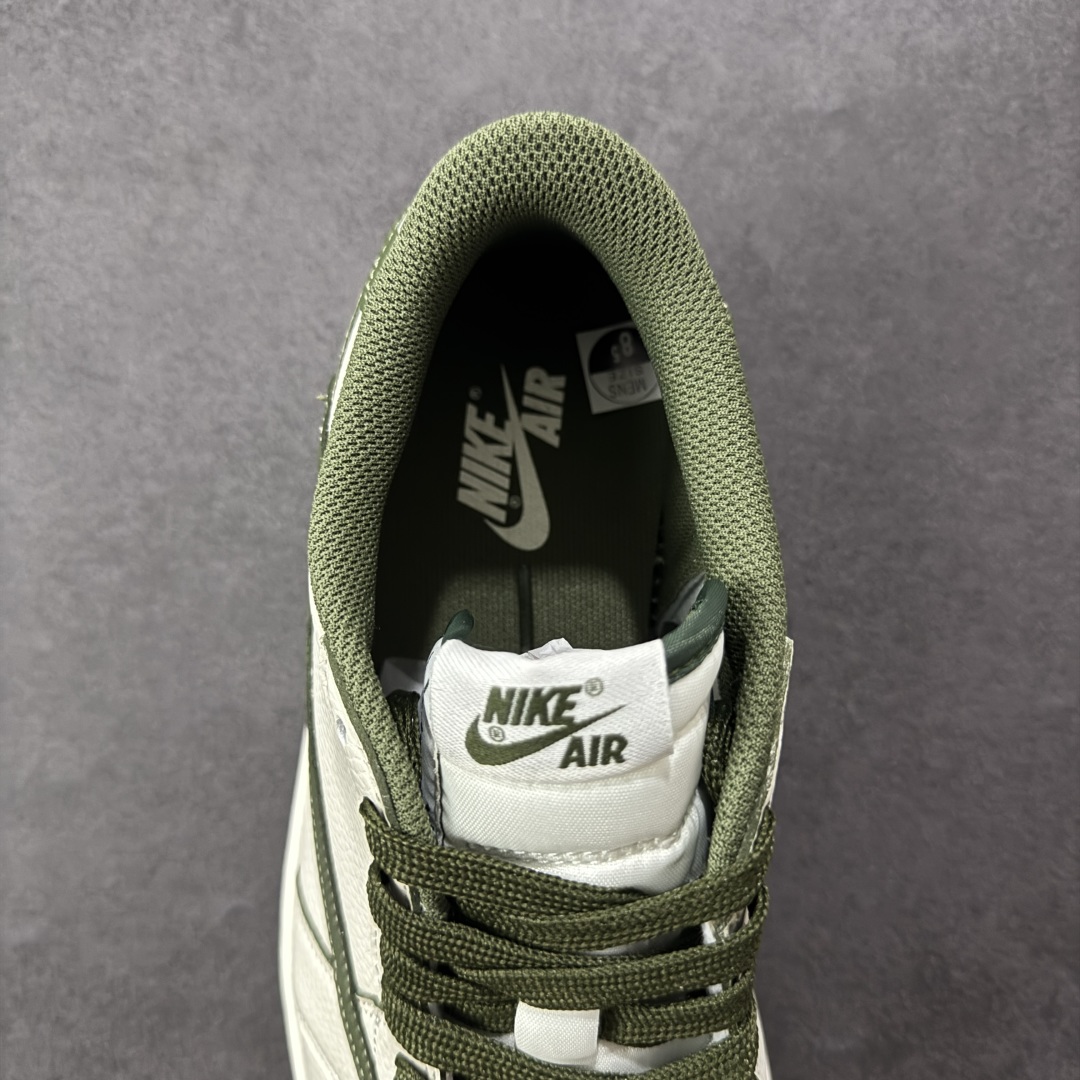 图片[7]-【定制版】Travis Scott x Fragment Design x Air Jordan 1 Low OG SP AJ1 乔1闪电联名 低帮文化休闲板鞋 LK1099-063  #多方联名合作融合了Travis Scott 独特的音乐风格，藤原浩个性的设计风格以及Jordan品牌的经典元素 使其成为一双具有独特身份和价值的鞋子 清新而立体的外观加上联名标识更突出了其独特身份 这种配色方案显示出活力和时尚感 在视觉上引人注目 鞋身的质感和细腻的细节处理使其显得高端而格调十足 这款“倒钩”联名是设计与创意完美结合 融合多方的个性风格是一款备受瞩目的潮流鞋款  尺码：36 36.5 37.5 38 38.5 39 40 40.5 41 42 42.5 43 44 44.5 45-选品中心