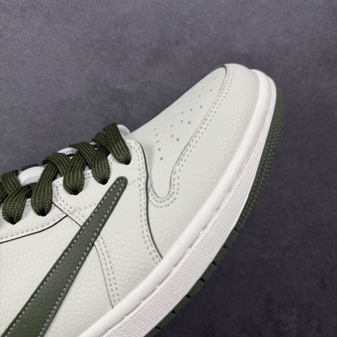 图片[5]-【定制版】Travis Scott x Fragment Design x Air Jordan 1 Low OG SP AJ1 乔1闪电联名 低帮文化休闲板鞋 LK1099-063  #多方联名合作融合了Travis Scott 独特的音乐风格，藤原浩个性的设计风格以及Jordan品牌的经典元素 使其成为一双具有独特身份和价值的鞋子 清新而立体的外观加上联名标识更突出了其独特身份 这种配色方案显示出活力和时尚感 在视觉上引人注目 鞋身的质感和细腻的细节处理使其显得高端而格调十足 这款“倒钩”联名是设计与创意完美结合 融合多方的个性风格是一款备受瞩目的潮流鞋款  尺码：36 36.5 37.5 38 38.5 39 40 40.5 41 42 42.5 43 44 44.5 45-选品中心