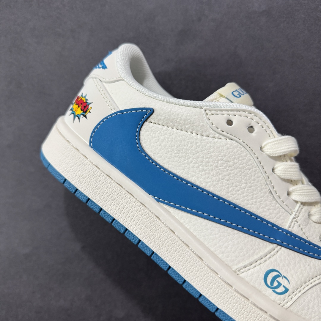图片[6]-【定制版】Travis Scott x Fragment Design x Air Jordan 1 Low OG SP AJ1 乔1古驰联名 蓝勾蓝底 低帮文化休闲板鞋 ZH2598-165  #多方联名合作融合了Travis Scott 独特的音乐风格，藤原浩个性的设计风格以及Jordan品牌的经典元素 使其成为一双具有独特身份和价值的鞋子 清新而立体的外观加上联名标识更突出了其独特身份 这种配色方案显示出活力和时尚感 在视觉上引人注目 鞋身的质感和细腻的细节处理使其显得高端而格调十足 这款“倒钩”联名是设计与创意完美结合 融合多方的个性风格是一款备受瞩目的潮流鞋款  尺码：36 36.5 37.5 38 38.5 39 40 40.5 41 42 42.5 43 44 44.5 45-选品中心