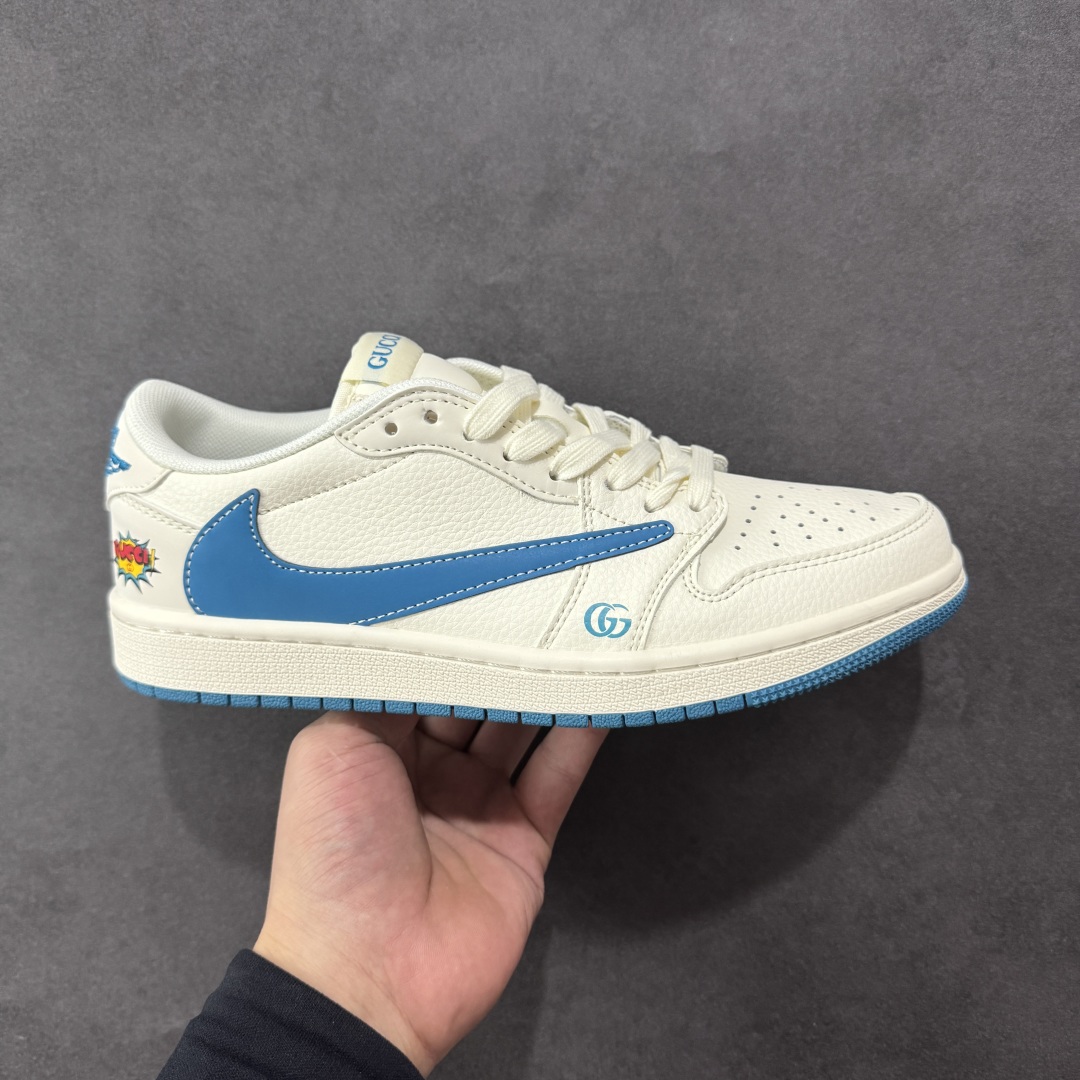 【定制版】Travis Scott x Fragment Design x Air Jordan 1 Low OG SP AJ1 乔1古驰联名 蓝勾蓝底 低帮文化休闲板鞋 ZH2598-165  #多方联名合作融合了Travis Scott 独特的音乐风格，藤原浩个性的设计风格以及Jordan品牌的经典元素 使其成为一双具有独特身份和价值的鞋子 清新而立体的外观加上联名标识更突出了其独特身份 这种配色方案显示出活力和时尚感 在视觉上引人注目 鞋身的质感和细腻的细节处理使其显得高端而格调十足 这款“倒钩”联名是设计与创意完美结合 融合多方的个性风格是一款备受瞩目的潮流鞋款  尺码：36 36.5 37.5 38 38.5 39 40 40.5 41 42 42.5 43 44 44.5 45-选品中心