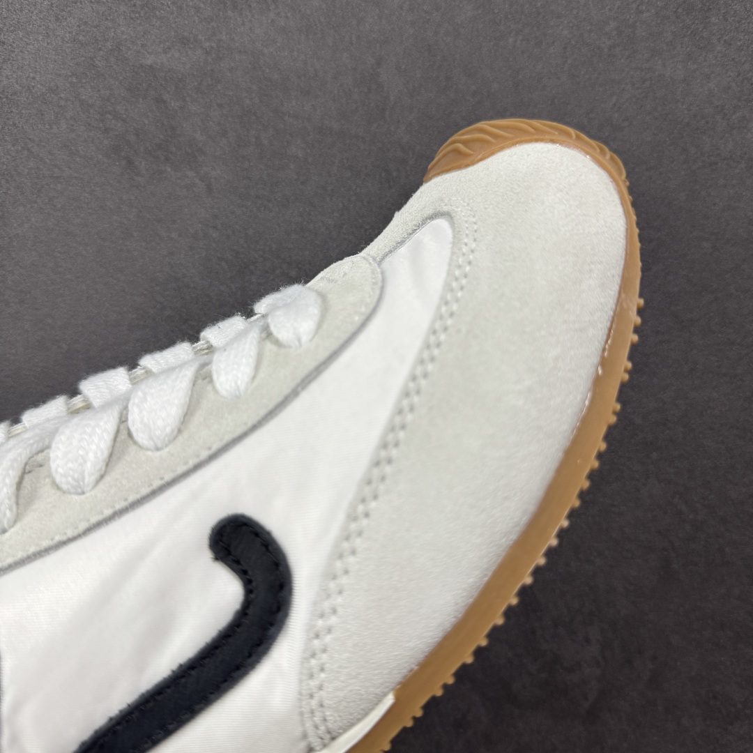 图片[5]-【PK版本】罗意威LOEWE 2025 | Ballet Runner2.0 新款芭蕾舞鞋 超级棒 不对称鞋头造型，作为LOEWE的标志性设计 超柔软，轻便且灵活的鞋底，新的波浪纹理橡胶外底，延伸至鞋头，升级的柔软皮革内衬和鞋床，提供最大舒适感，后跟有3D注塑橡胶徽标，真皮和皮料混搭彰显复古风格 内增高拼色德训鞋 阿甘鞋 小白鞋 拼色拼接鞋面 非常高级隐藏式小内增高 脚后跟设计新颖 柔软舒适 会被评为年度最舒适的暴走鞋 如履平地 原版细节 鞋面由进口麂皮 牛皮 原版布拼接 牛皮垫脚 原版定制磨具组合大底 原盒包装 内娱明星杨幂等众多同款上脚 小红书 一系列素材图 极具爆款。 尺码 36 37 38 39 40 41 42 43 44 45-选品中心