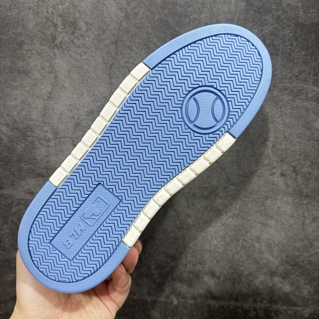 图片[9]-【纯原订单】MLB Chunky Liner Basic NY复古印花学长鞋系列低帮轻量增高厚底百搭休闲运动慢跑鞋板鞋 Korea韩国联名NY美国榄球纽约洋基队限定 市场目前最强版本 目前可过轻松秒过各类鉴定 韩国代购专供 左脚内置NFC感应 区别市面贴纸假芯片 MLB专用菱形双针中底布 重点细节中底布带注胶孔 原厂NFC感应吊牌 支持鉴定 一个两位数 原盒原标 全套原楦原纸板原厂数据开发 中韩文保养标贴 绿色防霉片 平台代购专供 独家一比一RB+MD组合大底 高频后跟小人Logo精准对位立体饱满 正确网布加超迁鞋面 转印中底走线紧密 转印Logo工艺表层防刮不掉色 尺码：36 36.5 37.5 38 38.5 39 40 40.5 41 42 42.5 43 44 44.5 45-选品中心