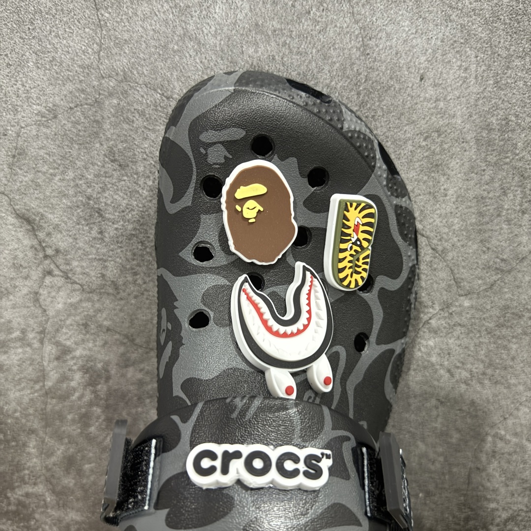 图片[5]-【公司级】Bape x crocs classic clog卡骆驰 Classic clog 迷彩印花 舒适百搭 洞洞鞋 猿人头联名 自带配件 尺码：M4（36-37） M5（37-38） M6（38-39） M7（39-40） M8（41-42） M9（43-44） M10（45-46） M11 （46-47）-选品中心