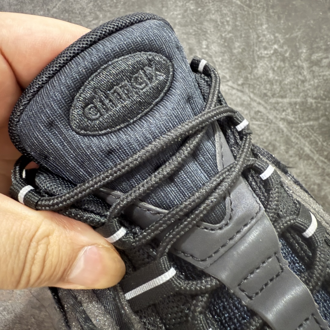  
【纯原】CDG x  NK Air Max 95 联名复古减震防滑低帮气垫跑步鞋 黑白灰 CU840