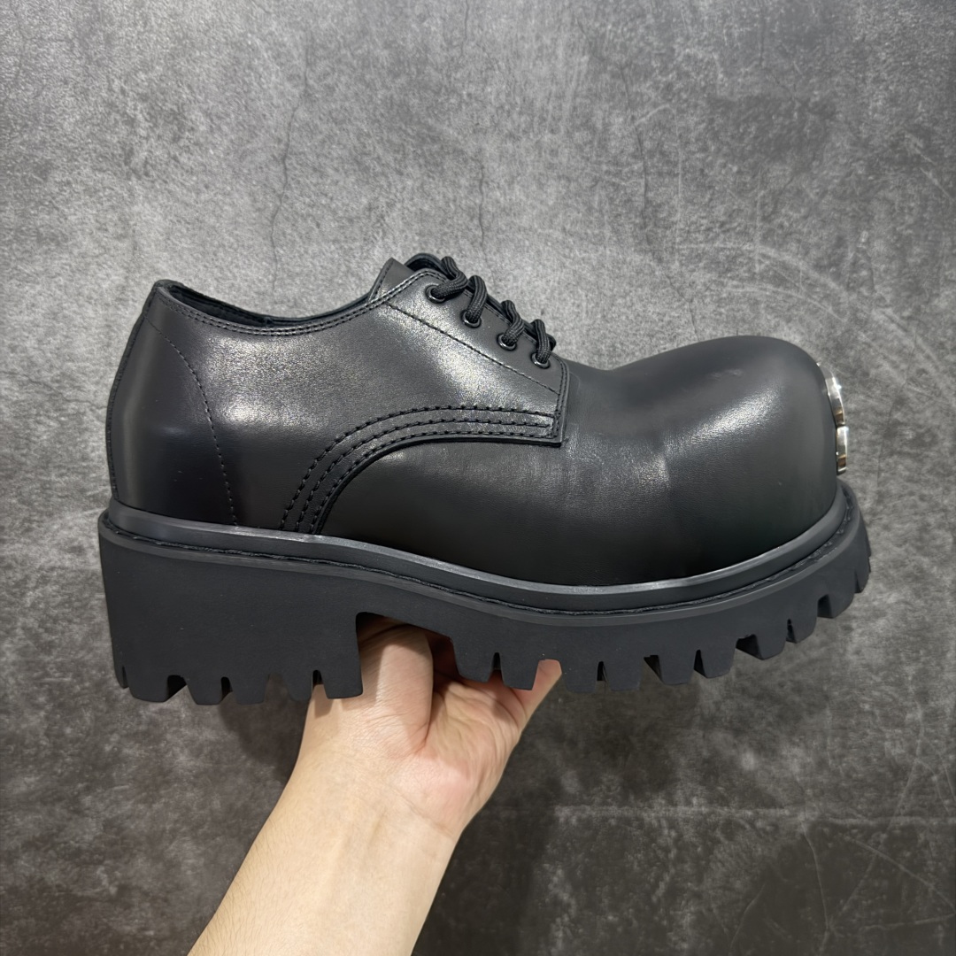 【莞产G版】Balenciaga Stomper 巴黎世家时尚系带牛皮厚底德比鞋 象征着时尚的前沿 款式典雅而时尚 突显法式高雅气息 众多国内外一线潮流明星上脚加持 舒适鞋面 具有很好的延展性和透气性 外观设计鞋身运用简洁的黑色进行搭配 上脚颜值高 鞋跟耐磨性强 不易打滑 尺码:39-45(偏大一码)-选品中心