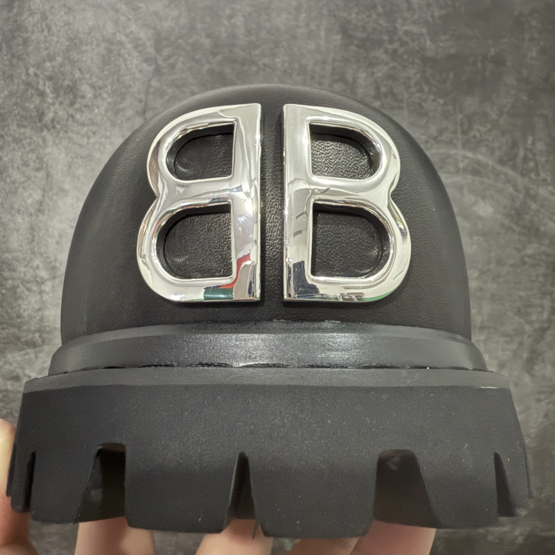 图片[5]-【莞产G版】Balenciaga Stomper 巴黎世家时尚系带牛皮厚底德比鞋 象征着时尚的前沿 款式典雅而时尚 突显法式高雅气息 众多国内外一线潮流明星上脚加持 舒适鞋面 具有很好的延展性和透气性 外观设计鞋身运用简洁的黑色进行搭配 上脚颜值高 鞋跟耐磨性强 不易打滑 尺码：39-45（偏大一码）-选品中心