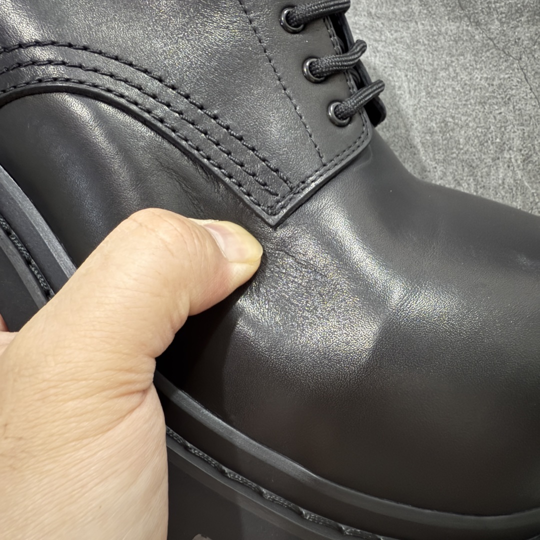 图片[4]-【莞产G版】Balenciaga Stomper 巴黎世家时尚系带牛皮厚底德比鞋 象征着时尚的前沿 款式典雅而时尚 突显法式高雅气息 众多国内外一线潮流明星上脚加持 舒适鞋面 具有很好的延展性和透气性 外观设计鞋身运用简洁的黑色进行搭配 上脚颜值高 鞋跟耐磨性强 不易打滑 尺码：39-45（偏大一码）-选品中心