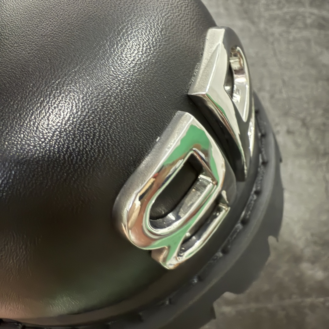 图片[6]-【莞产G版】Balenciaga Stomper 巴黎世家时尚系带牛皮厚底德比鞋 象征着时尚的前沿 款式典雅而时尚 突显法式高雅气息 众多国内外一线潮流明星上脚加持 舒适鞋面 具有很好的延展性和透气性 外观设计鞋身运用简洁的黑色进行搭配 上脚颜值高 鞋跟耐磨性强 不易打滑 尺码：39-45（偏大一码）-选品中心