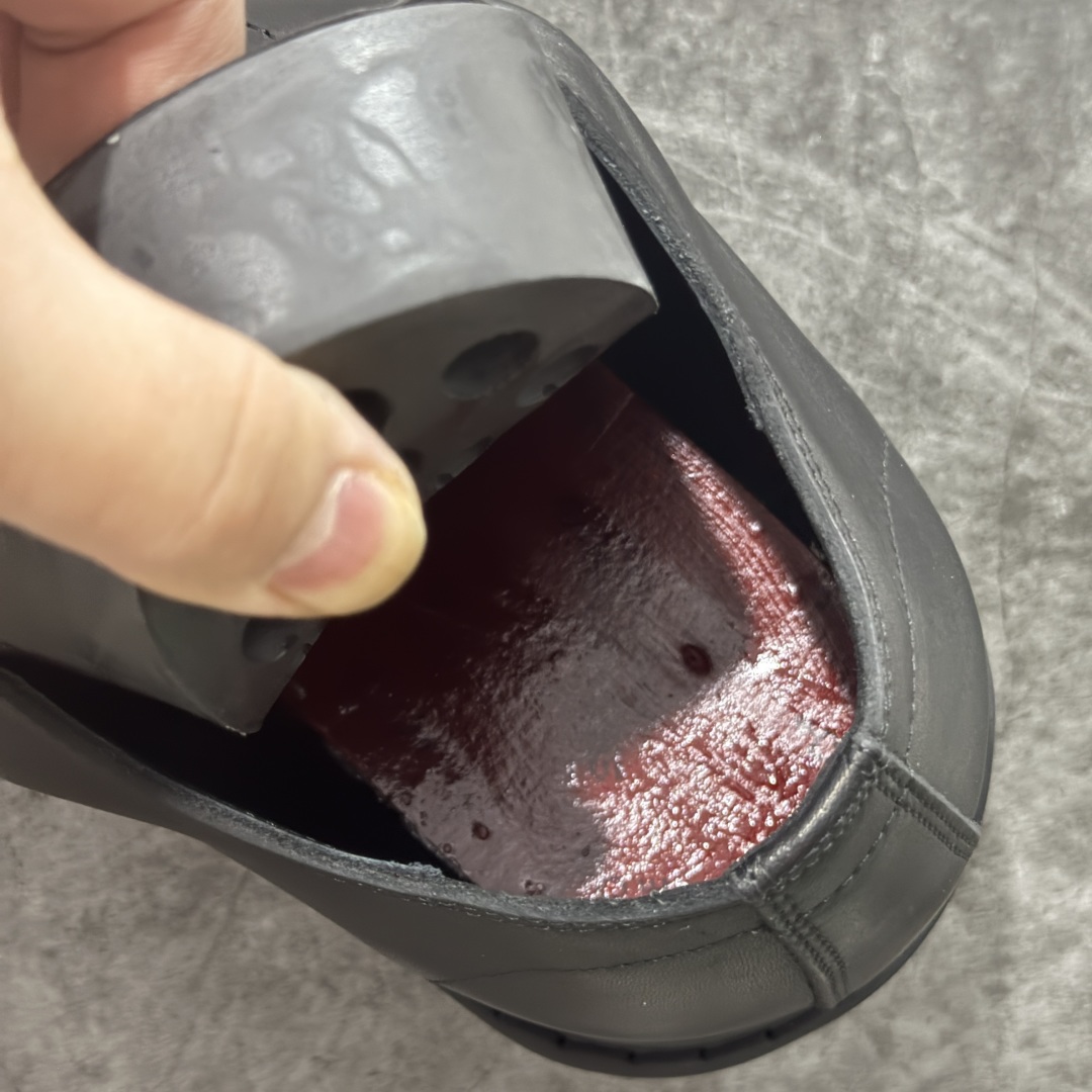 图片[9]-【莞产G版】Balenciaga Stomper 巴黎世家时尚系带牛皮厚底德比鞋 象征着时尚的前沿 款式典雅而时尚 突显法式高雅气息 众多国内外一线潮流明星上脚加持 舒适鞋面 具有很好的延展性和透气性 外观设计鞋身运用简洁的黑色进行搭配 上脚颜值高 鞋跟耐磨性强 不易打滑 尺码：39-45（偏大一码）-选品中心