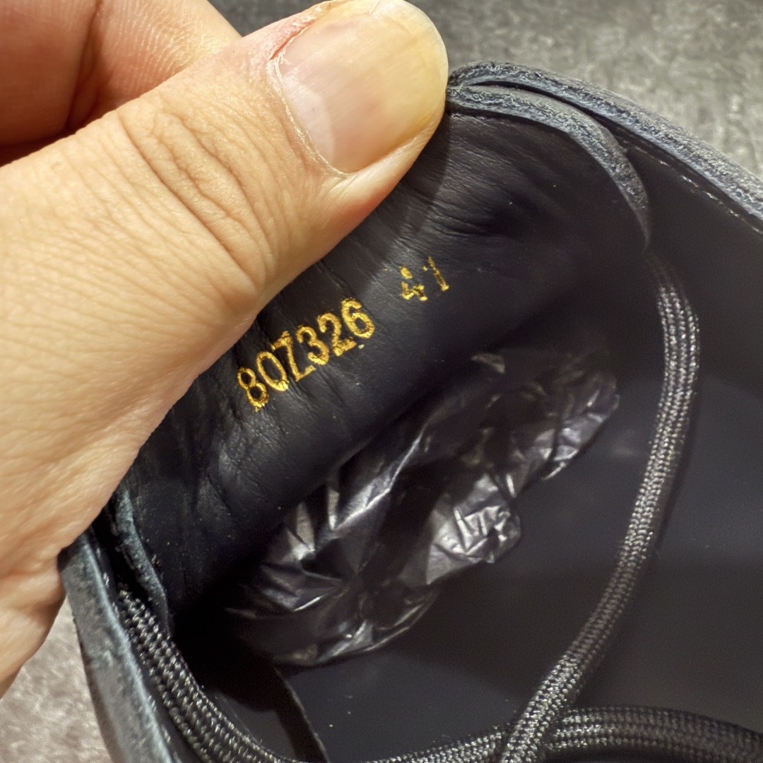 图片[7]-【莞产G版】Balenciaga Stomper 巴黎世家时尚系带牛皮厚底德比鞋 象征着时尚的前沿 款式典雅而时尚 突显法式高雅气息 众多国内外一线潮流明星上脚加持 舒适鞋面 具有很好的延展性和透气性 外观设计鞋身运用简洁的黑色进行搭配 上脚颜值高 鞋跟耐磨性强 不易打滑 尺码：39-45（偏大一码）-选品中心