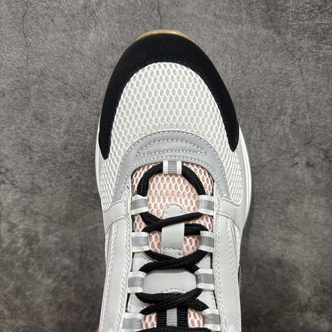 图片[5]-【广东礼盒版】Dior/迪奥B22 男鞋压花厚底系带休闲鞋多色拼接男款慢跑时装运动鞋 广东原产原楦原纸版数据开发 配置专柜购物袋及配件(配置抗压快递外包牛皮纸壳 采用光滑牛皮革组合网织布面材质 正确吸汗网布贴合海玻璃CD压纹鞋垫独家开发TPU弹力中底组合TR光泽耐韧锯齿橡胶大底 法国高奢时装品牌-迪奥·桀傲/Dior Homme B22 Trainer Sneaker系列复古厚底老爹风休闲运动慢跑鞋“生胶底” 这款单品从复古慢跑鞋汲取灵感。采用厚实的低帮设计，精选牛皮与网眼织物拼接鞋面，搭配黑白相间的刻花橡胶鞋底。侧面带有浮雕“CD”标志装饰。 尺码：38 39 40 41 42 43 44 45 46-选品中心