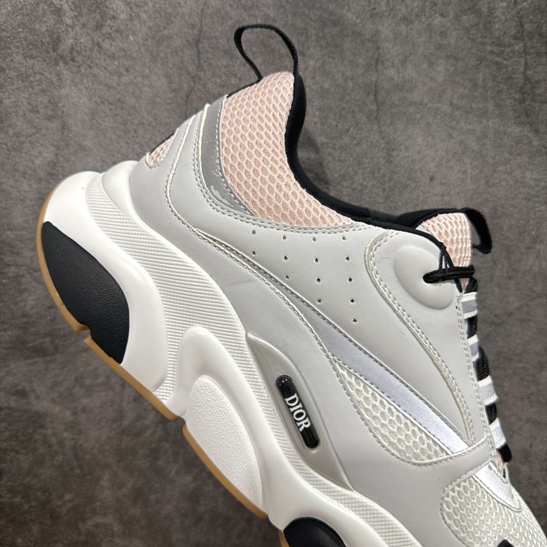图片[7]-【广东礼盒版】Dior/迪奥B22 男鞋压花厚底系带休闲鞋多色拼接男款慢跑时装运动鞋 广东原产原楦原纸版数据开发 配置专柜购物袋及配件(配置抗压快递外包牛皮纸壳 采用光滑牛皮革组合网织布面材质 正确吸汗网布贴合海玻璃CD压纹鞋垫独家开发TPU弹力中底组合TR光泽耐韧锯齿橡胶大底 法国高奢时装品牌-迪奥·桀傲/Dior Homme B22 Trainer Sneaker系列复古厚底老爹风休闲运动慢跑鞋“生胶底” 这款单品从复古慢跑鞋汲取灵感。采用厚实的低帮设计，精选牛皮与网眼织物拼接鞋面，搭配黑白相间的刻花橡胶鞋底。侧面带有浮雕“CD”标志装饰。 尺码：38 39 40 41 42 43 44 45 46-选品中心
